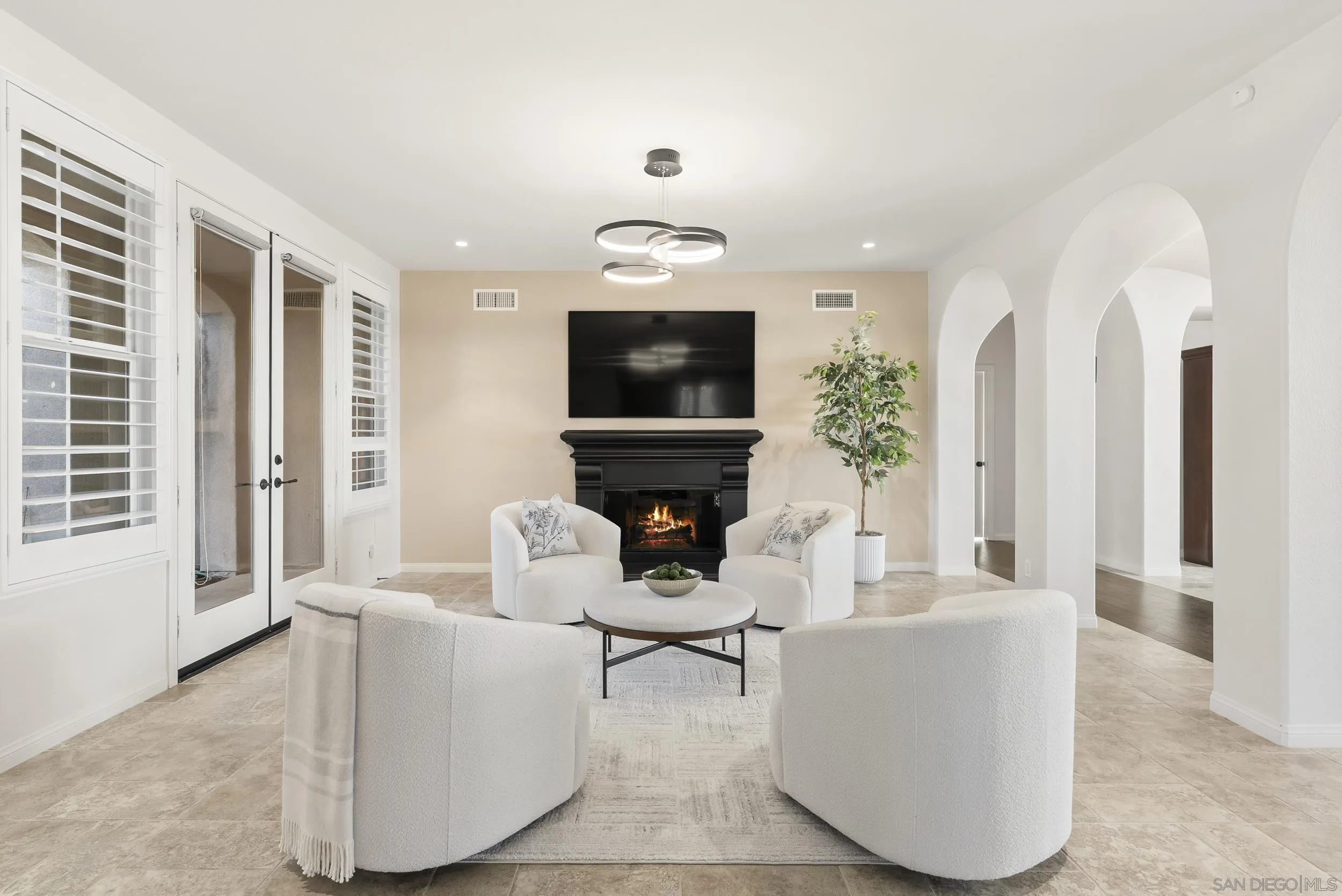 https://cdn.realtyfeed.com/cdn/127/260012273/22bbb330eafafc0d1f24b258b347efb6.webp