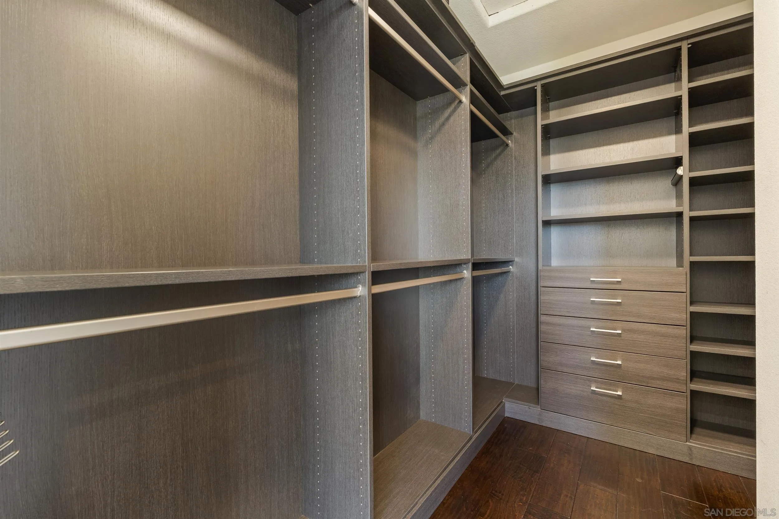 https://cdn.realtyfeed.com/cdn/127/260012273/346209bd40f437326b40ee3922b89305.webp