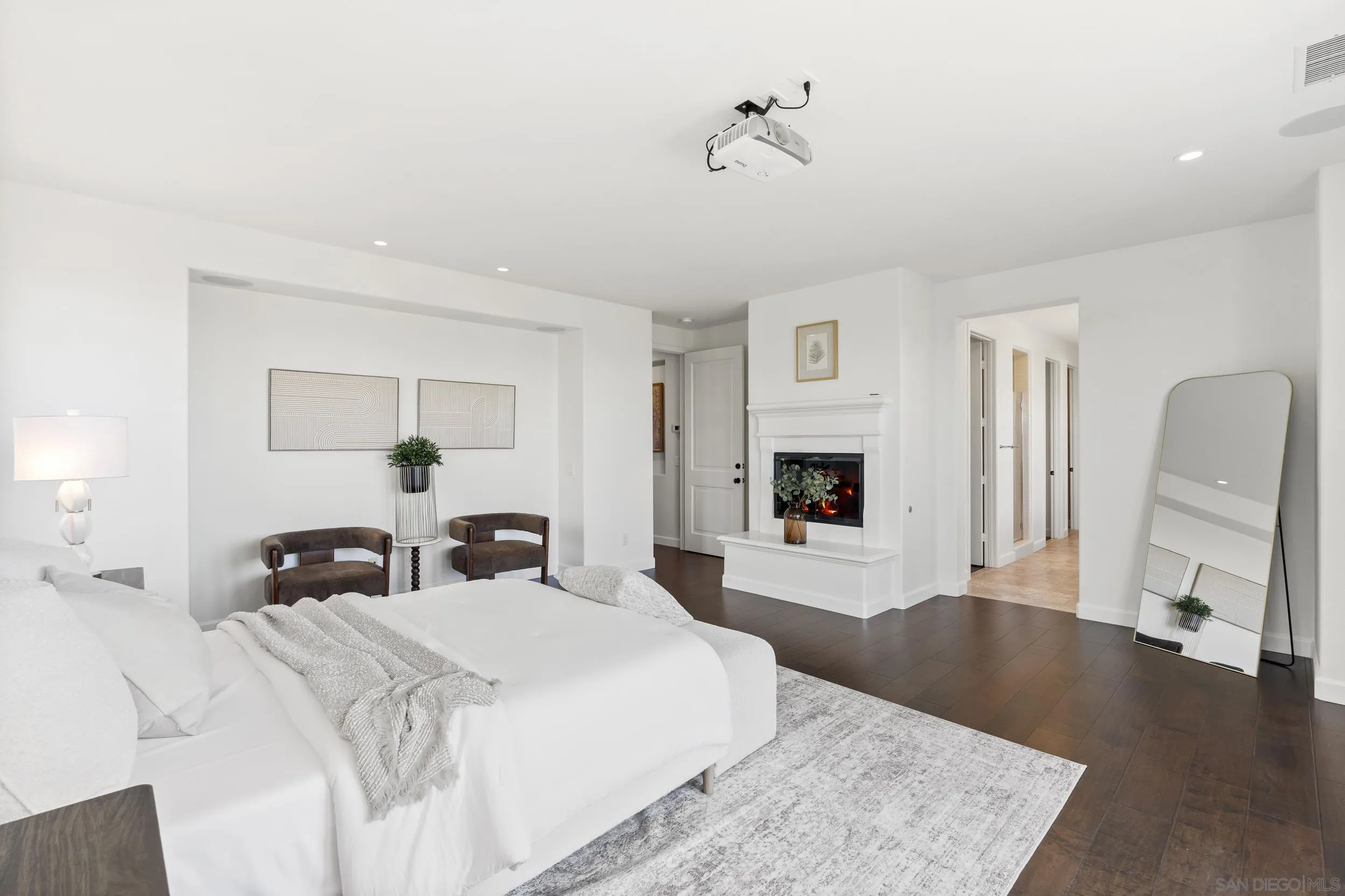 https://cdn.realtyfeed.com/cdn/127/260012273/5e142a3ac110fceb358f9c709410a35b.webp