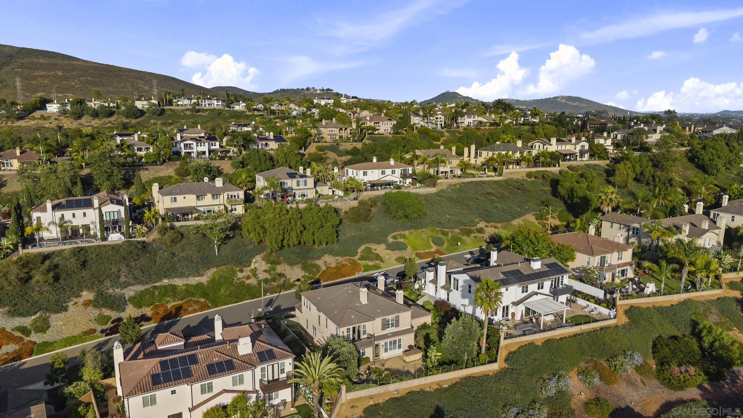 https://cdn.realtyfeed.com/cdn/127/260012273/5ec5dc9e99ef6ab04e52eb343a162fa3.webp