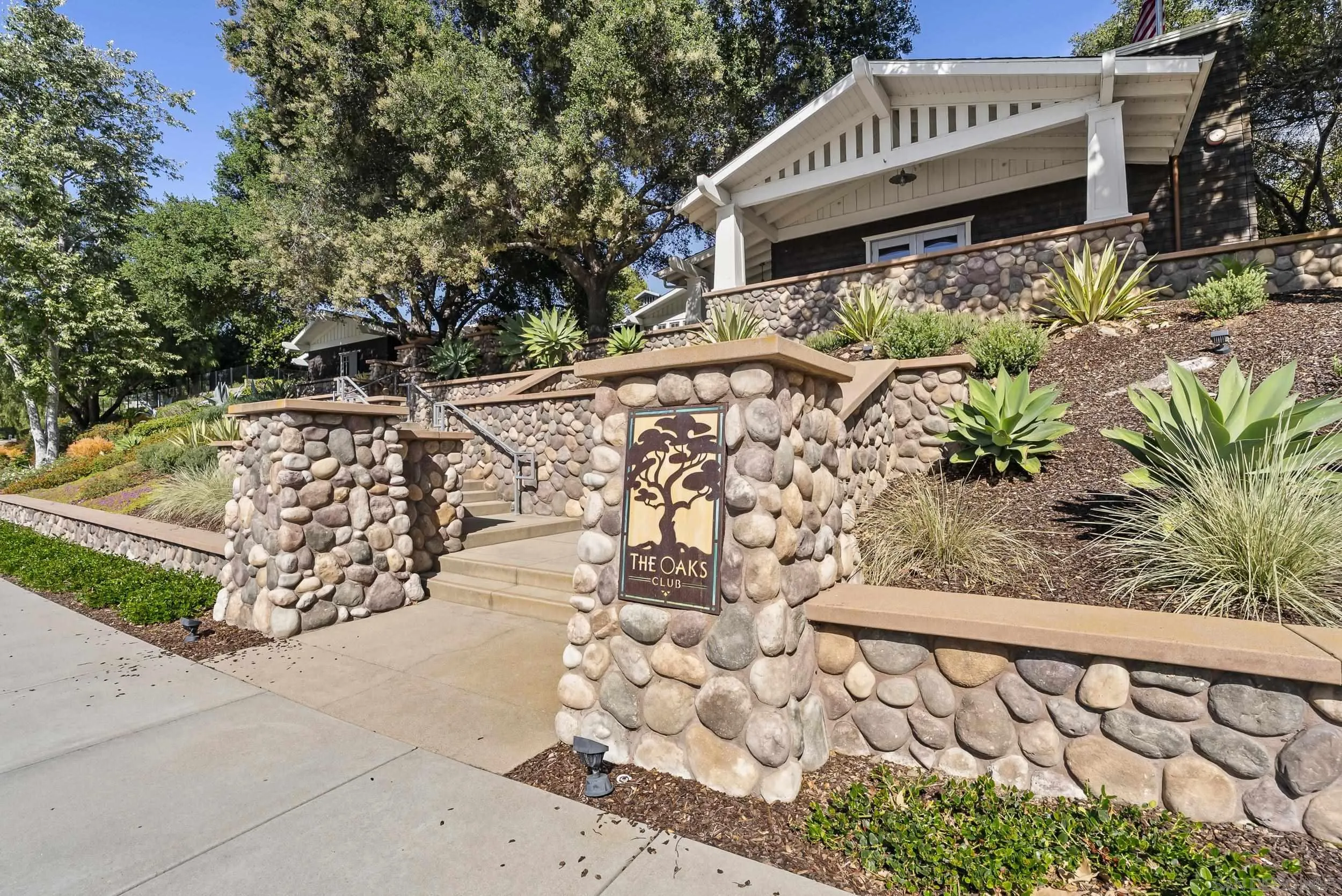 https://cdn.realtyfeed.com/cdn/127/260012273/7402ac18e1744354154be8e2443bbb37.webp