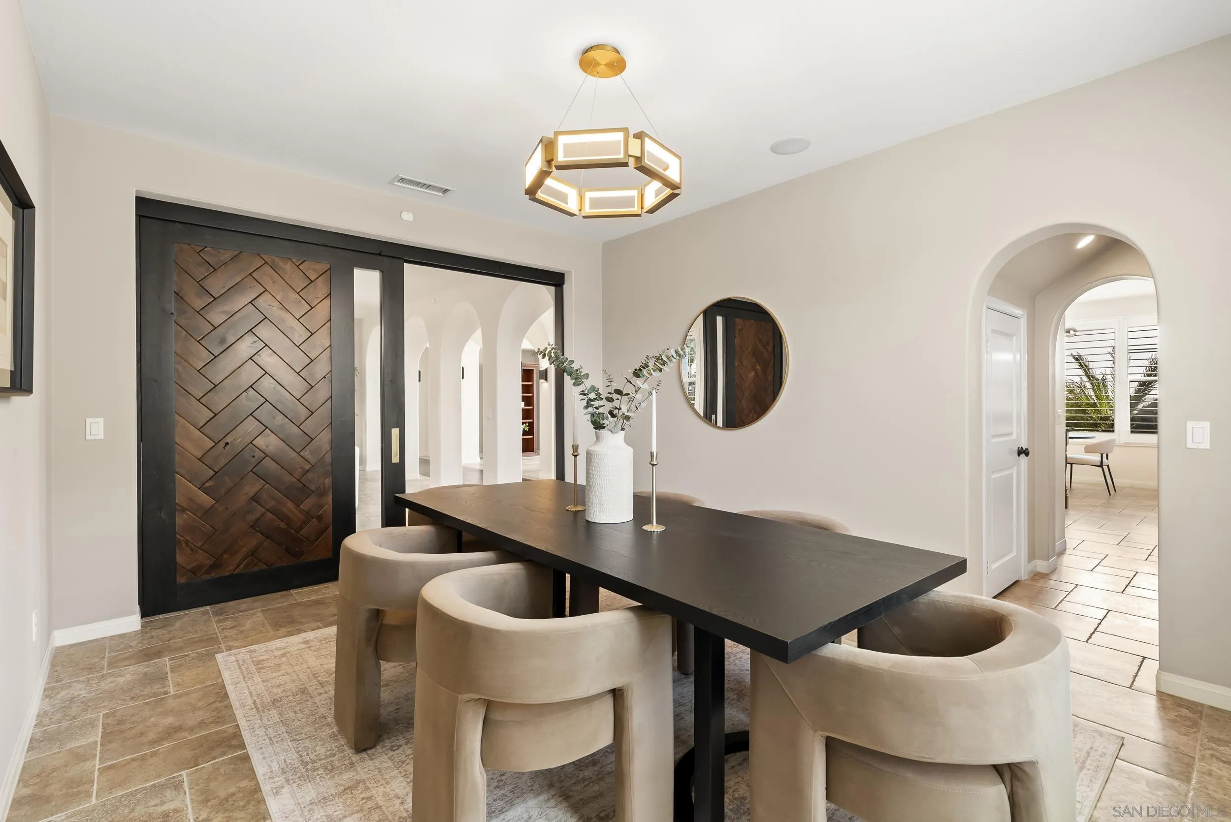 https://cdn.realtyfeed.com/cdn/127/260012273/95f196eed017d25b5899f001574729bc.webp