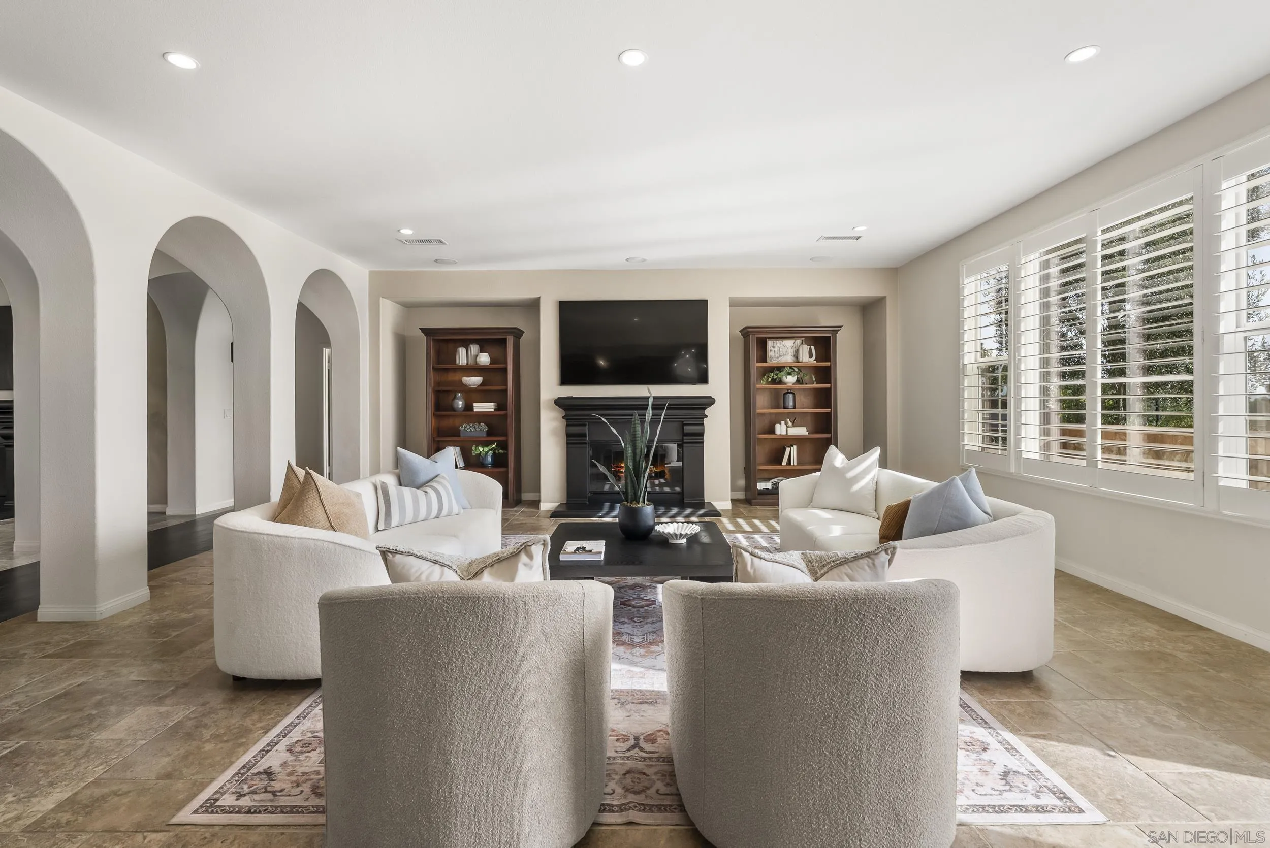 https://cdn.realtyfeed.com/cdn/127/260012273/bf5c7676ac642ac502a43d2adae03791.webp