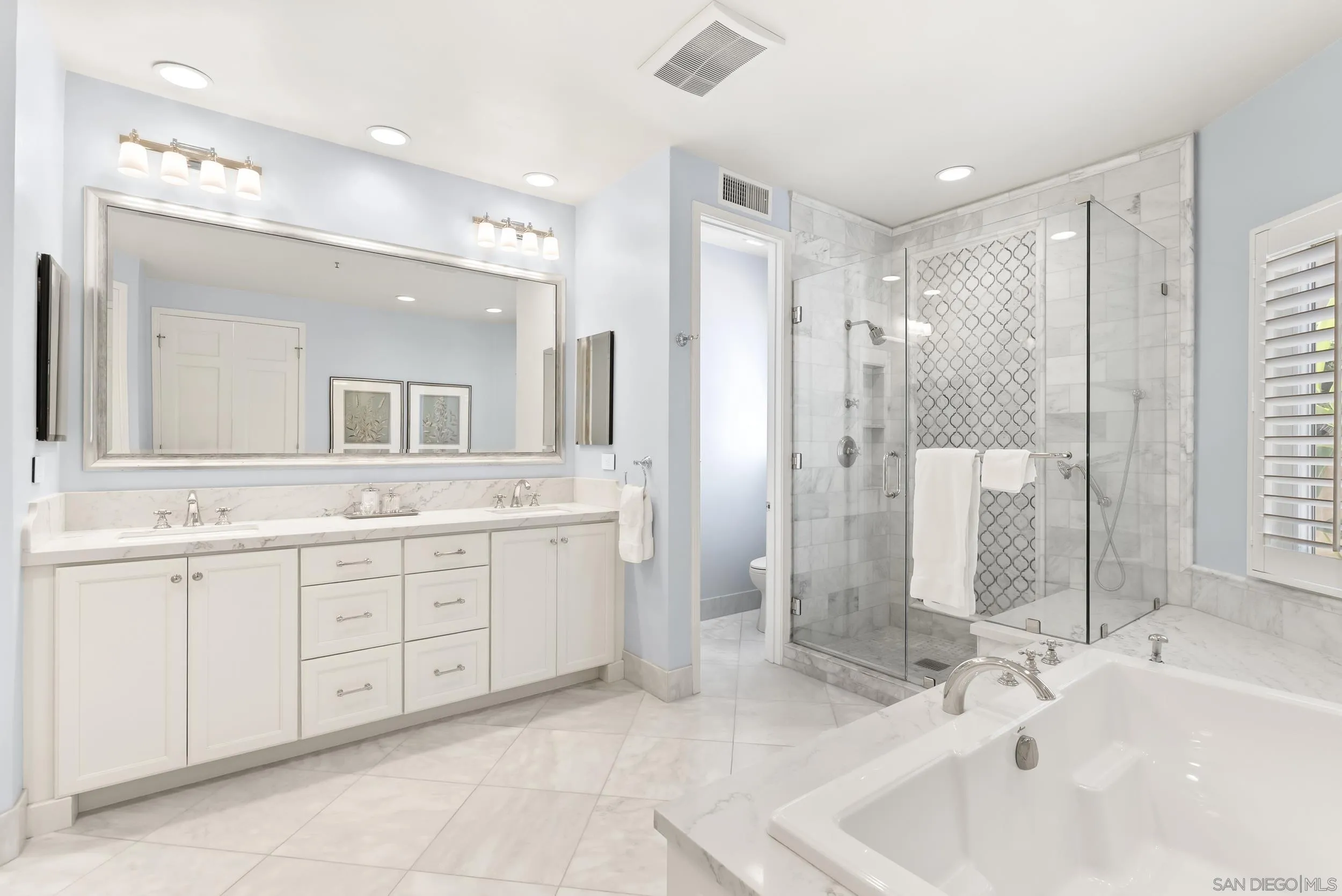 https://cdn.realtyfeed.com/cdn/127/260012284/ef786e48976e2a5059e07f3d327174af.webp