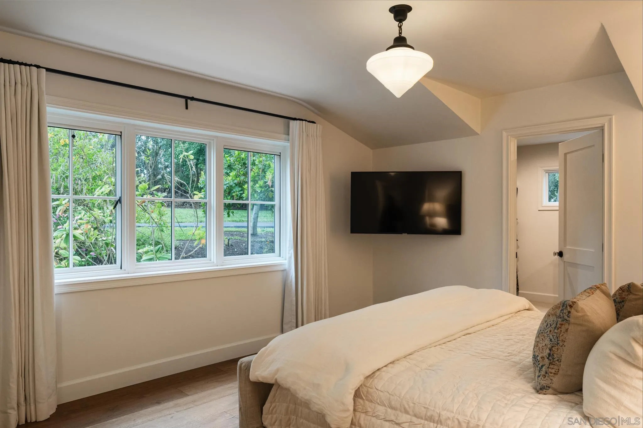 https://cdn.realtyfeed.com/cdn/127/260012288/3be8dfe055803ec1f6ba474704bc8c17.webp