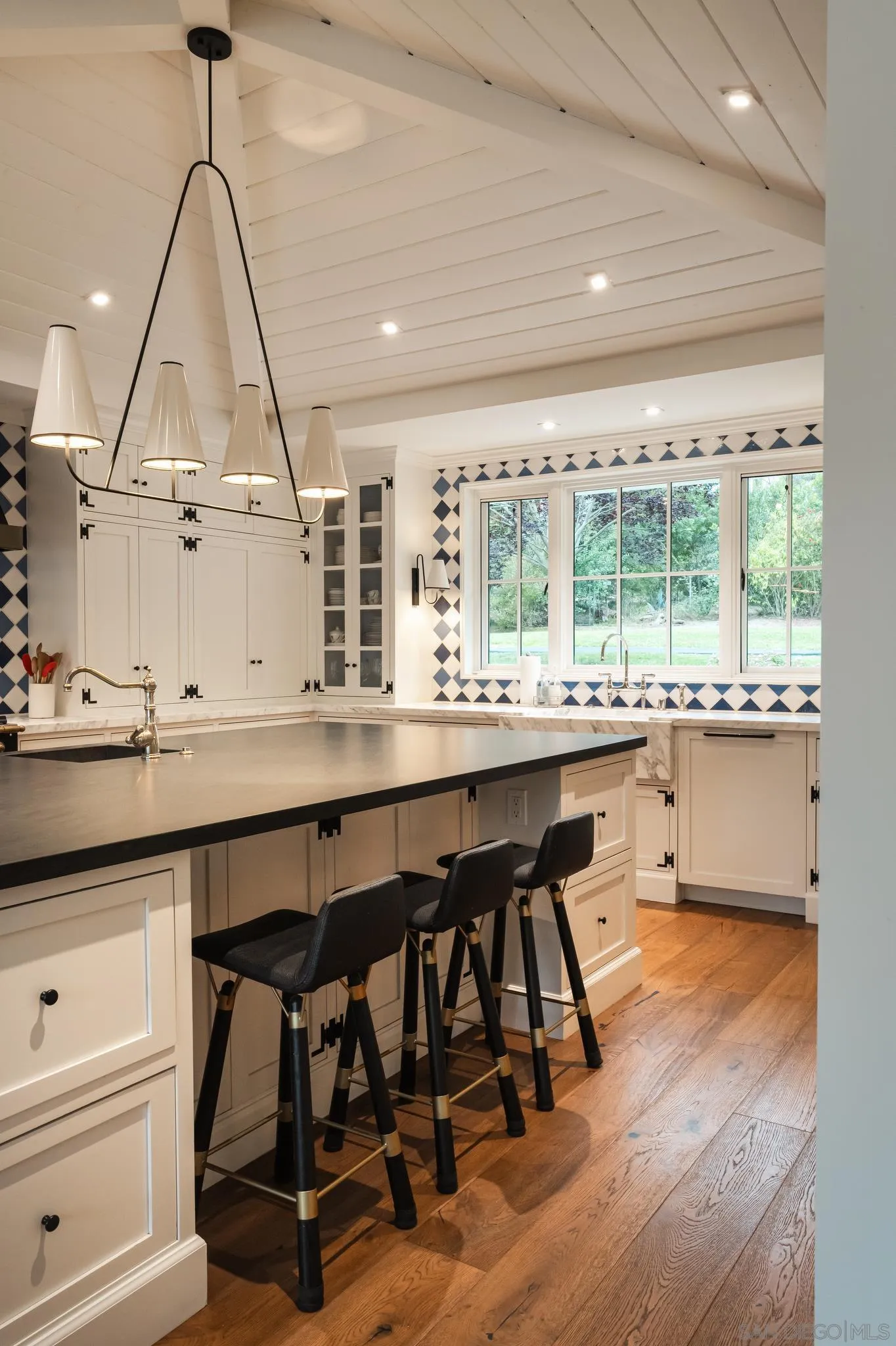 https://cdn.realtyfeed.com/cdn/127/260012288/bf6d7a85b7a0157300d3c58b63fddf93.webp
