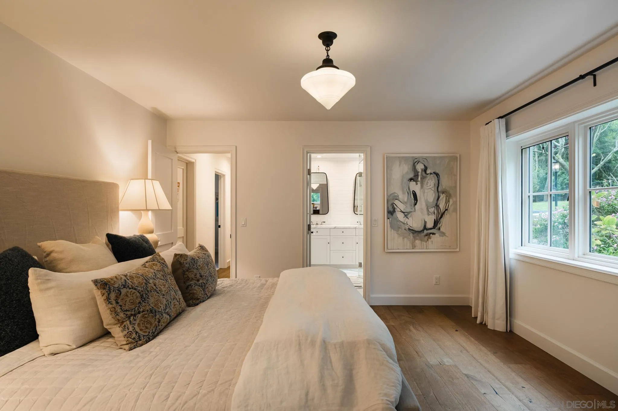 https://cdn.realtyfeed.com/cdn/127/260012288/e9e498ae7e9b70fad1b9f0c3731426f7.webp