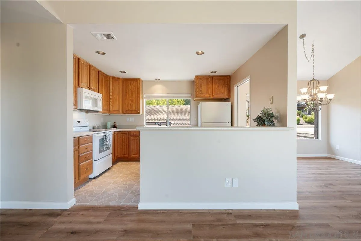 Photo #6: 260012289 Listing: Photo #6