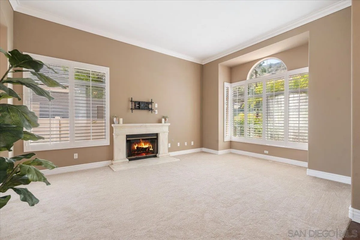 https://cdn.realtyfeed.com/cdn/127/260012290/2ce6fa2adc53a2a7d5996369ab537813.webp