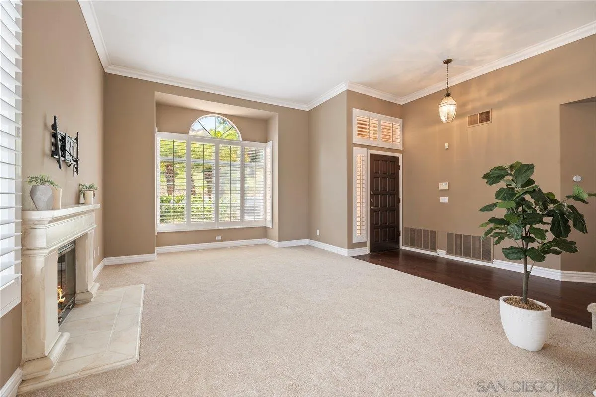 https://cdn.realtyfeed.com/cdn/127/260012290/ce6c8117e30b06aec3a245bfeb97713d.webp