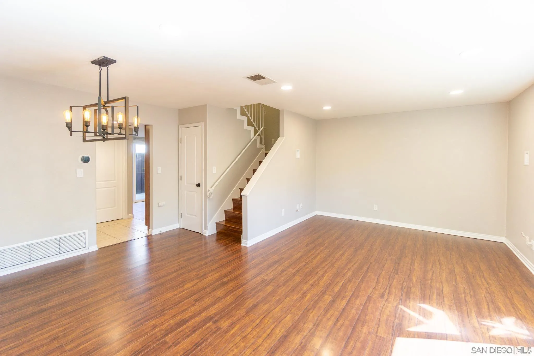 Photo #7: 260012293 Listing: Photo #7