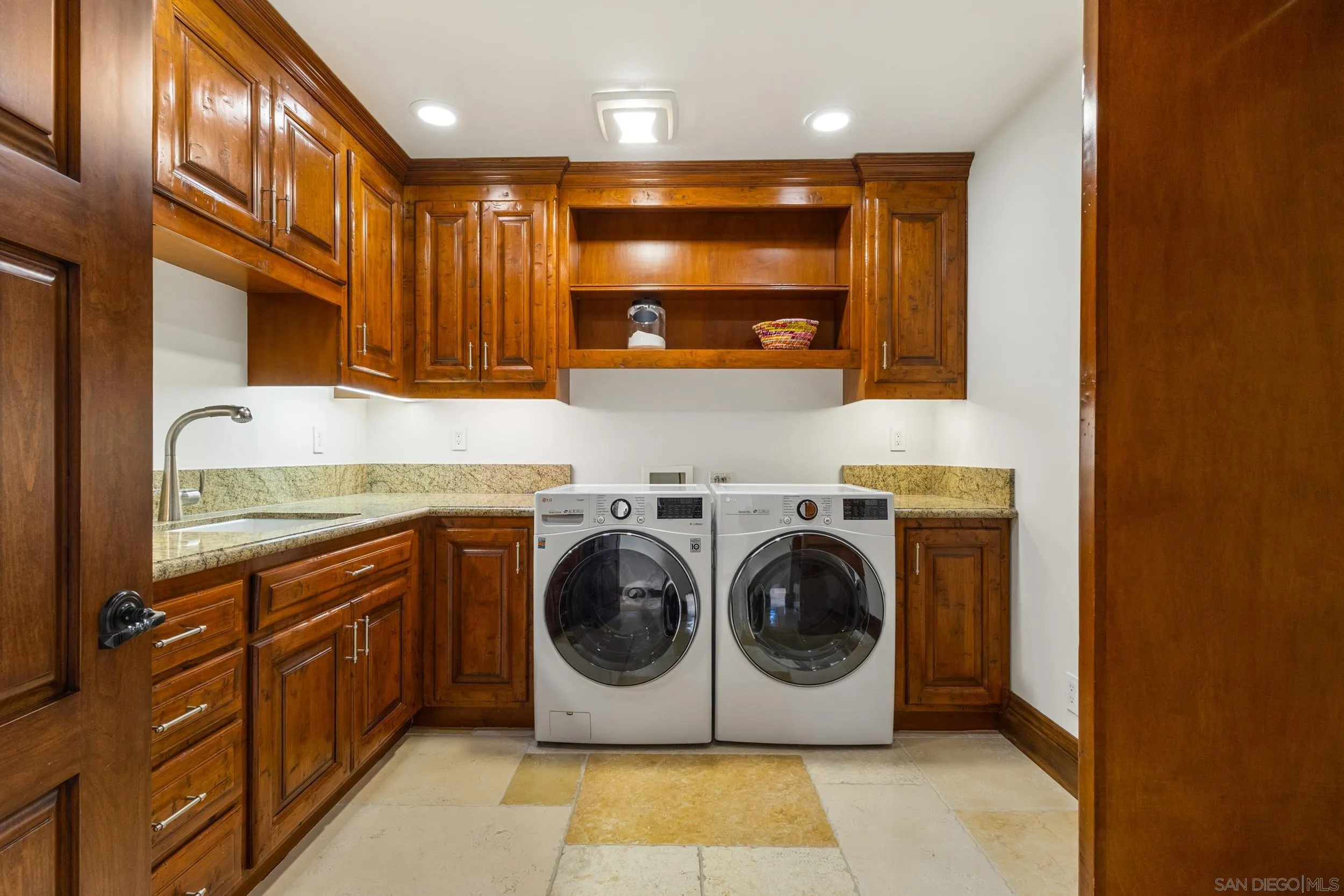 https://cdn.realtyfeed.com/cdn/127/260012295/0d249c3194866c3f2097f0d0a0674fef.webp