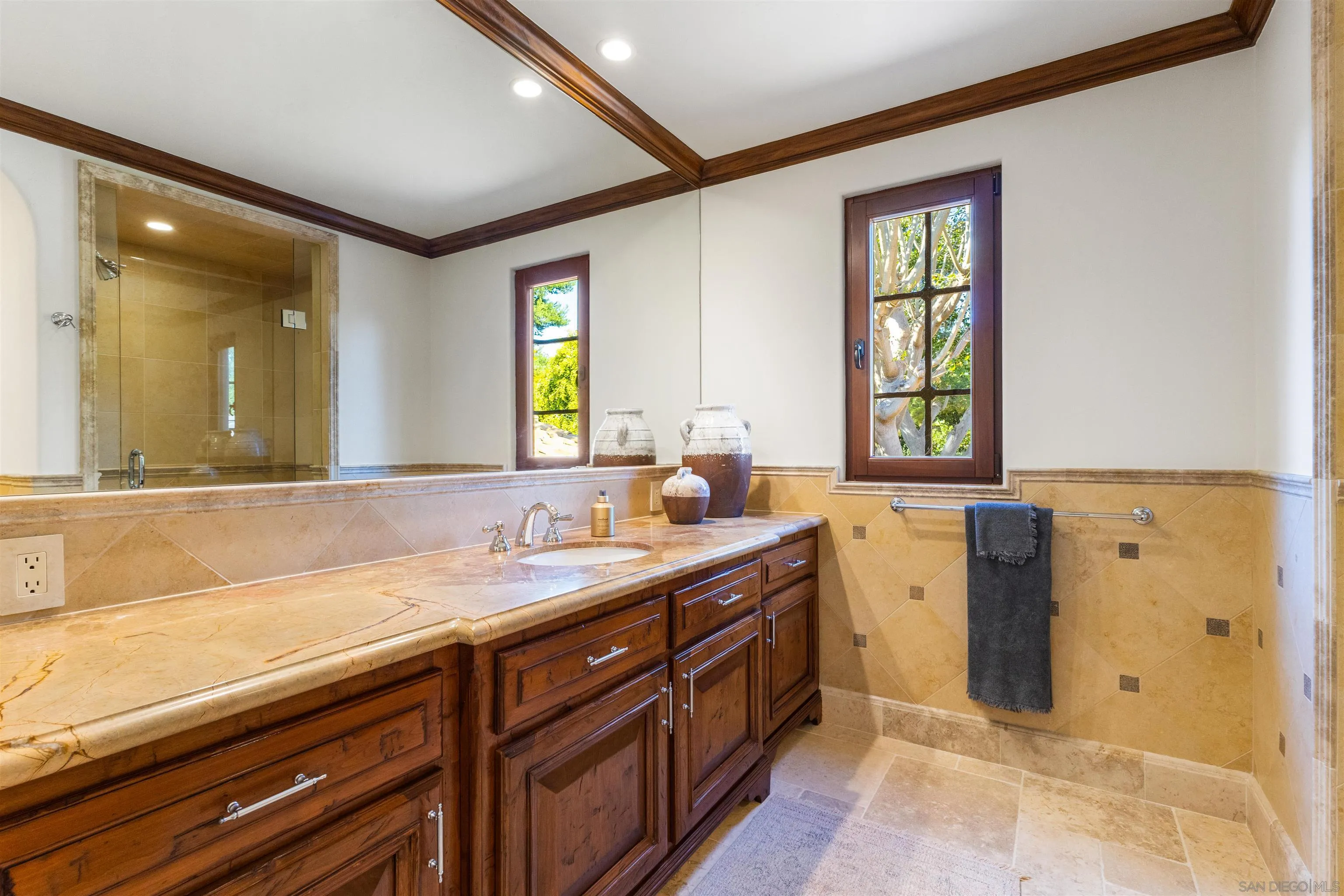 https://cdn.realtyfeed.com/cdn/127/260012295/127e7ed92db622e0073a7cd4a3266a34.webp