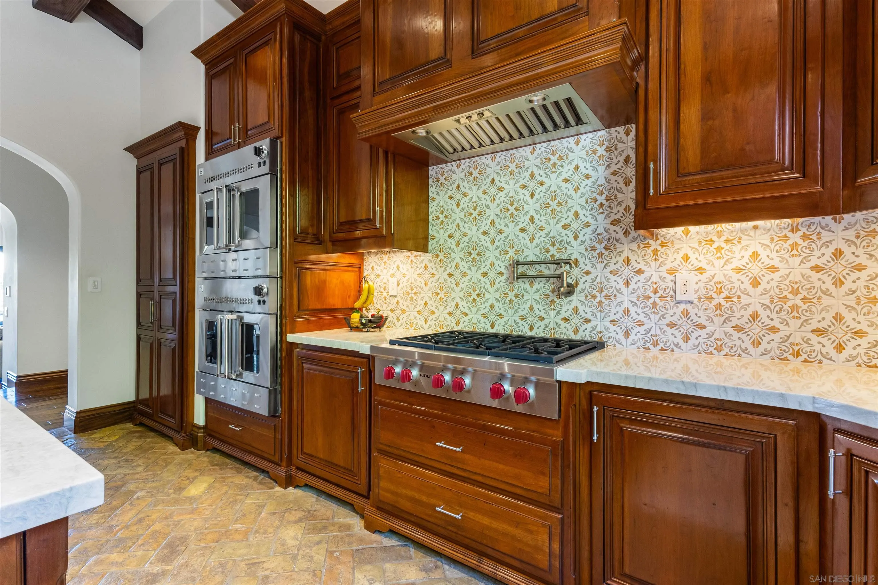 https://cdn.realtyfeed.com/cdn/127/260012295/164919429c41146b3418cc7429a7cb42.webp