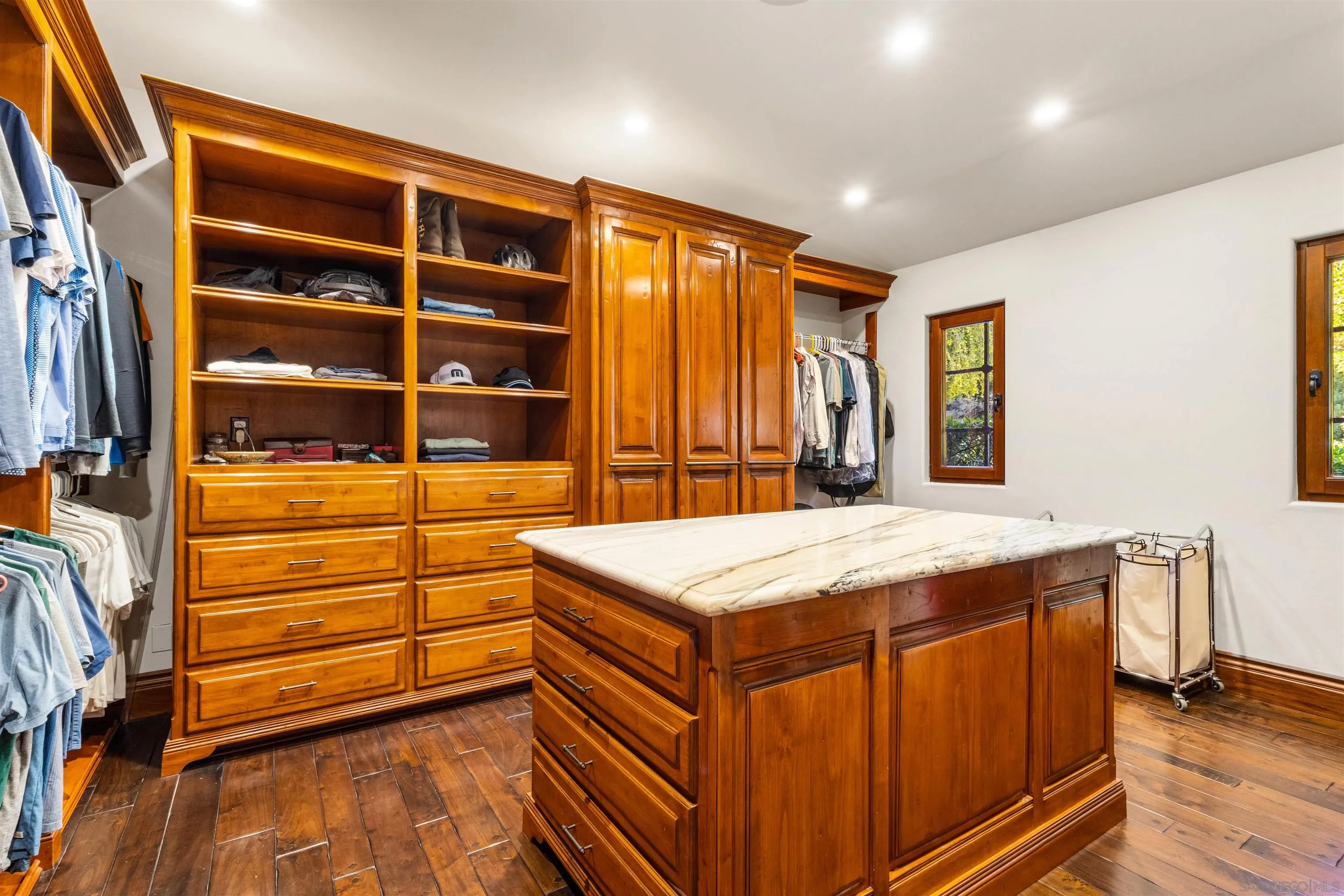 https://cdn.realtyfeed.com/cdn/127/260012295/99f24d7fb08af4f2ced313657ee28a0c.webp