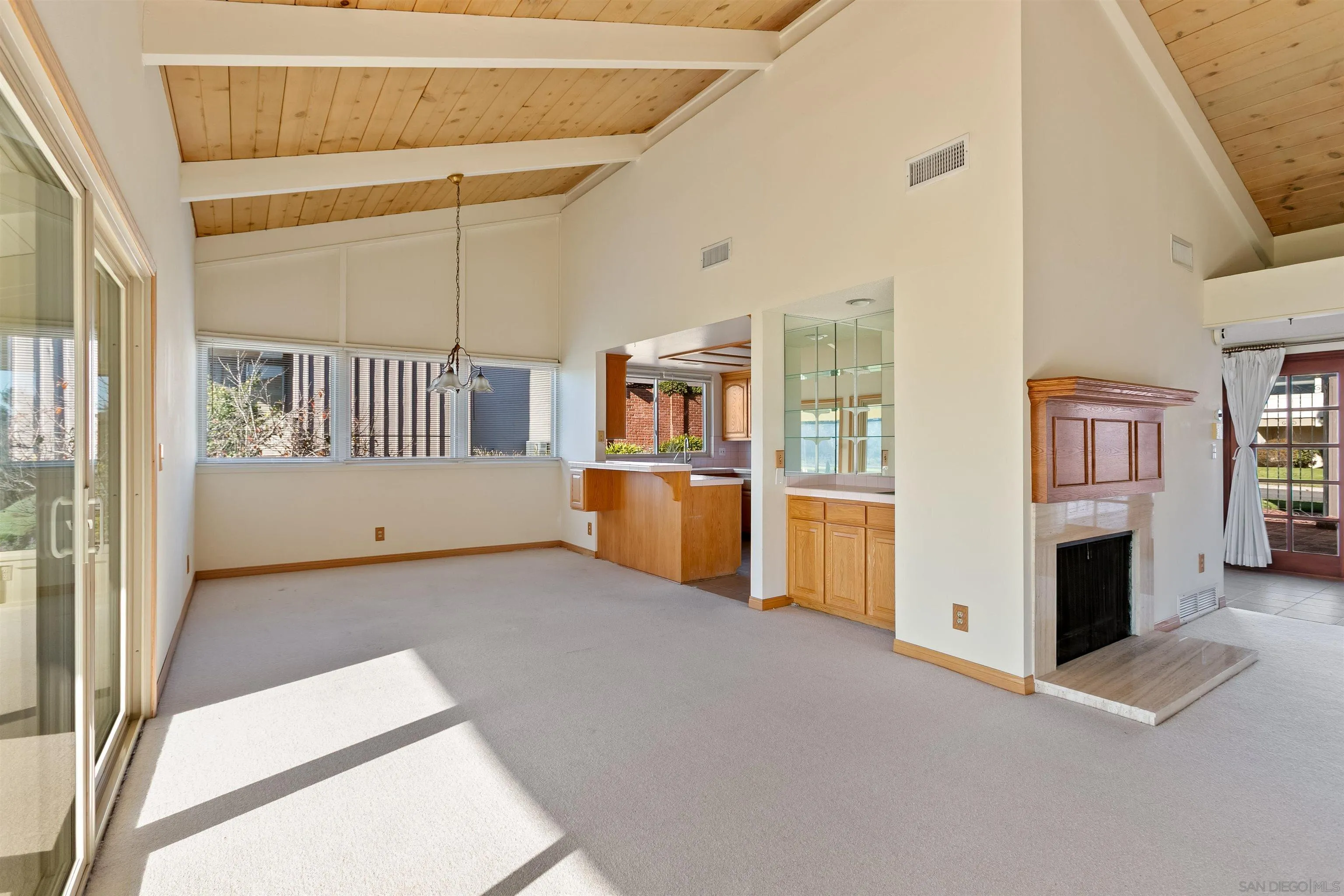https://cdn.realtyfeed.com/cdn/127/2600123/38c0915e06ab7088f1ff3111c0a4827f.webp