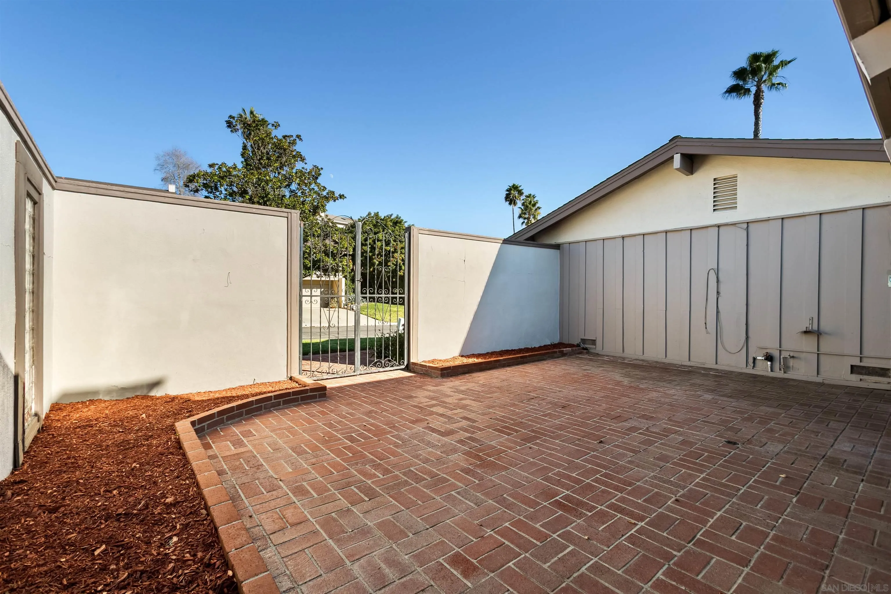 https://cdn.realtyfeed.com/cdn/127/2600123/50fe0d4a97057e9a99665c6ccc6c0ed5.webp