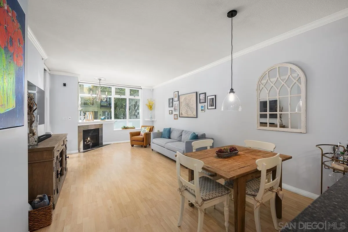 https://cdn.realtyfeed.com/cdn/127/260012300/2f952367d5afd95b2333a26bd16f1fc6.webp