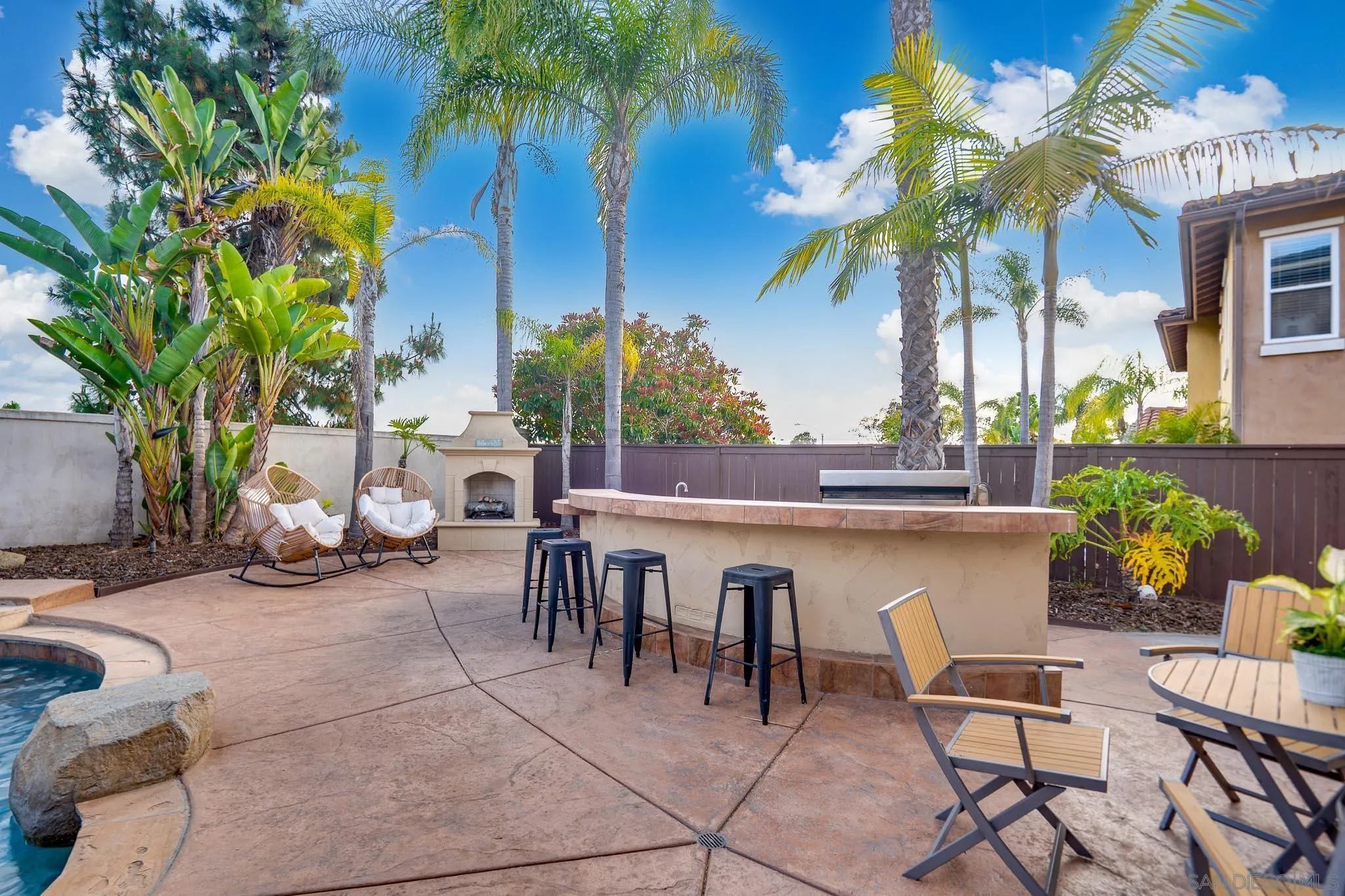 https://cdn.realtyfeed.com/cdn/127/260012304/0b3974dc335b40fe60e6ca836bc3ebe5.webp