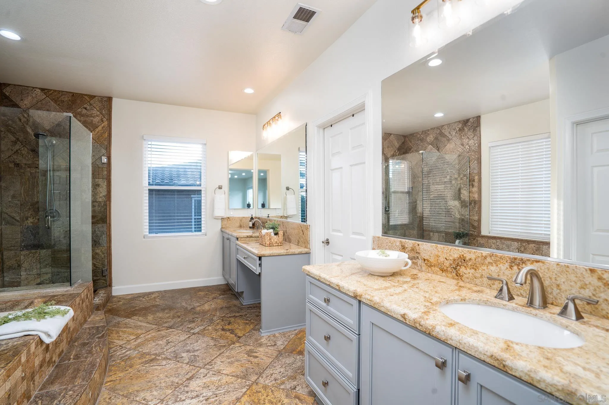 https://cdn.realtyfeed.com/cdn/127/260012304/0f8124a34b5a42e855fc9e2901fc0cfb.webp