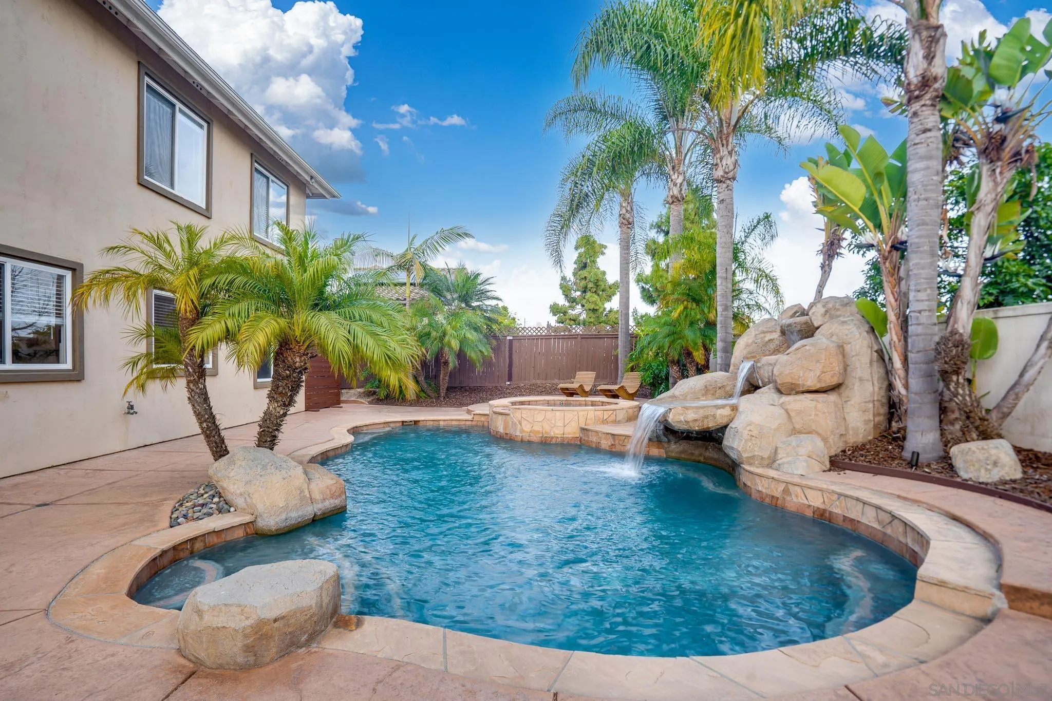 https://cdn.realtyfeed.com/cdn/127/260012304/2a57937c6fab3de1a467775cbfc81a23.webp
