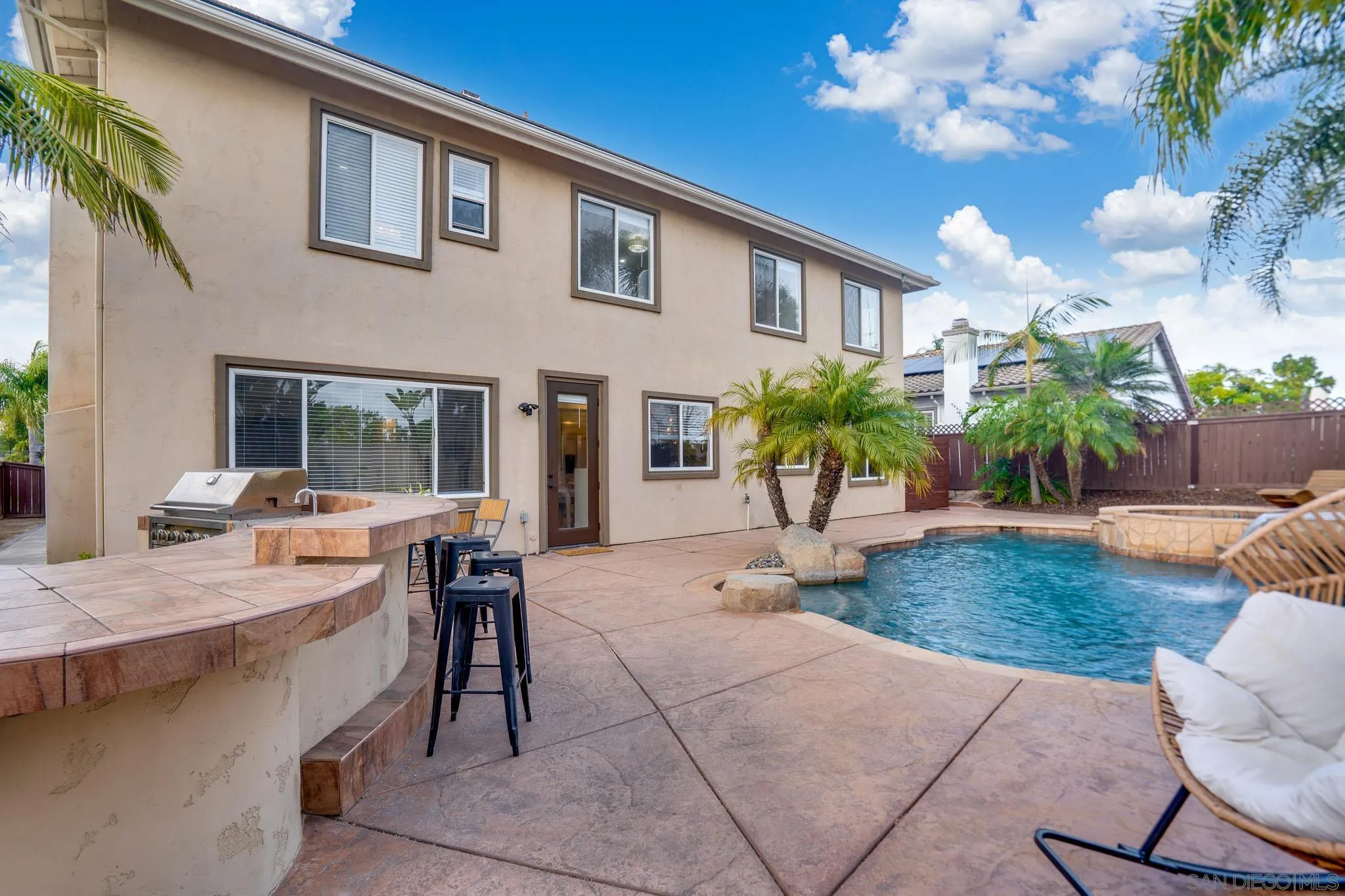 https://cdn.realtyfeed.com/cdn/127/260012304/42f4ee5591a74d381a71f3266b5bcc92.webp