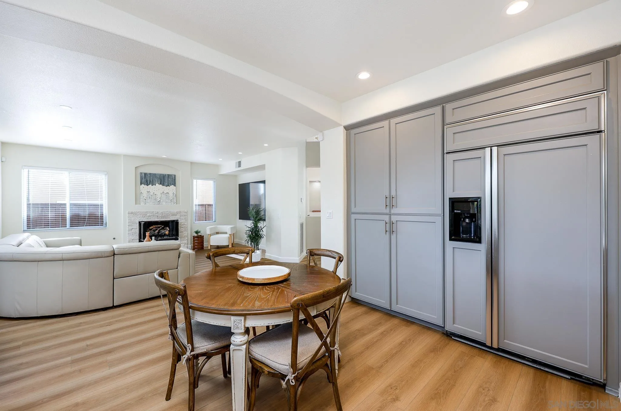 https://cdn.realtyfeed.com/cdn/127/260012304/76872861ee905b41f095295dd7d6fb2d.webp
