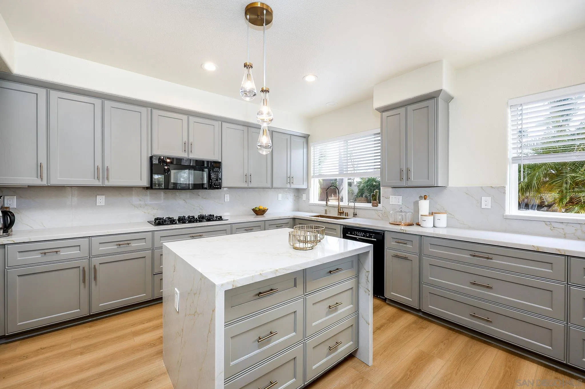 https://cdn.realtyfeed.com/cdn/127/260012304/8226888b0fd29c70c06f5349e723051d.webp