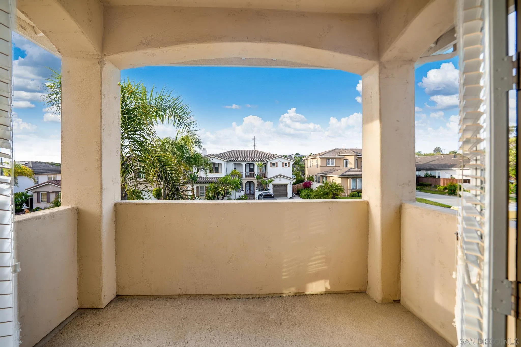 https://cdn.realtyfeed.com/cdn/127/260012304/c3b3e296233c83cf31b0577e3c71acb9.webp