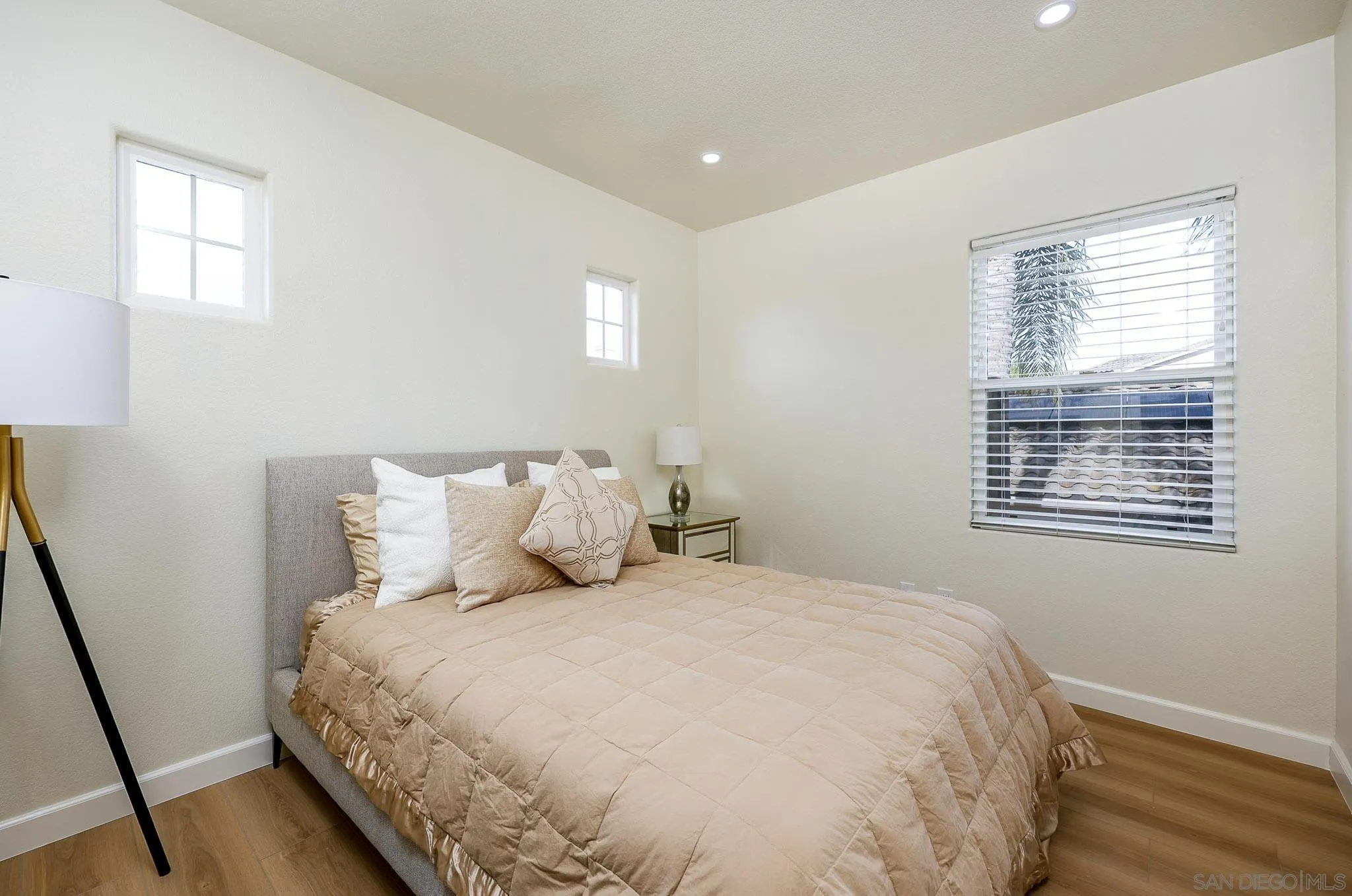 https://cdn.realtyfeed.com/cdn/127/260012304/c86bf564dea50c0f901cd19353c3f042.webp