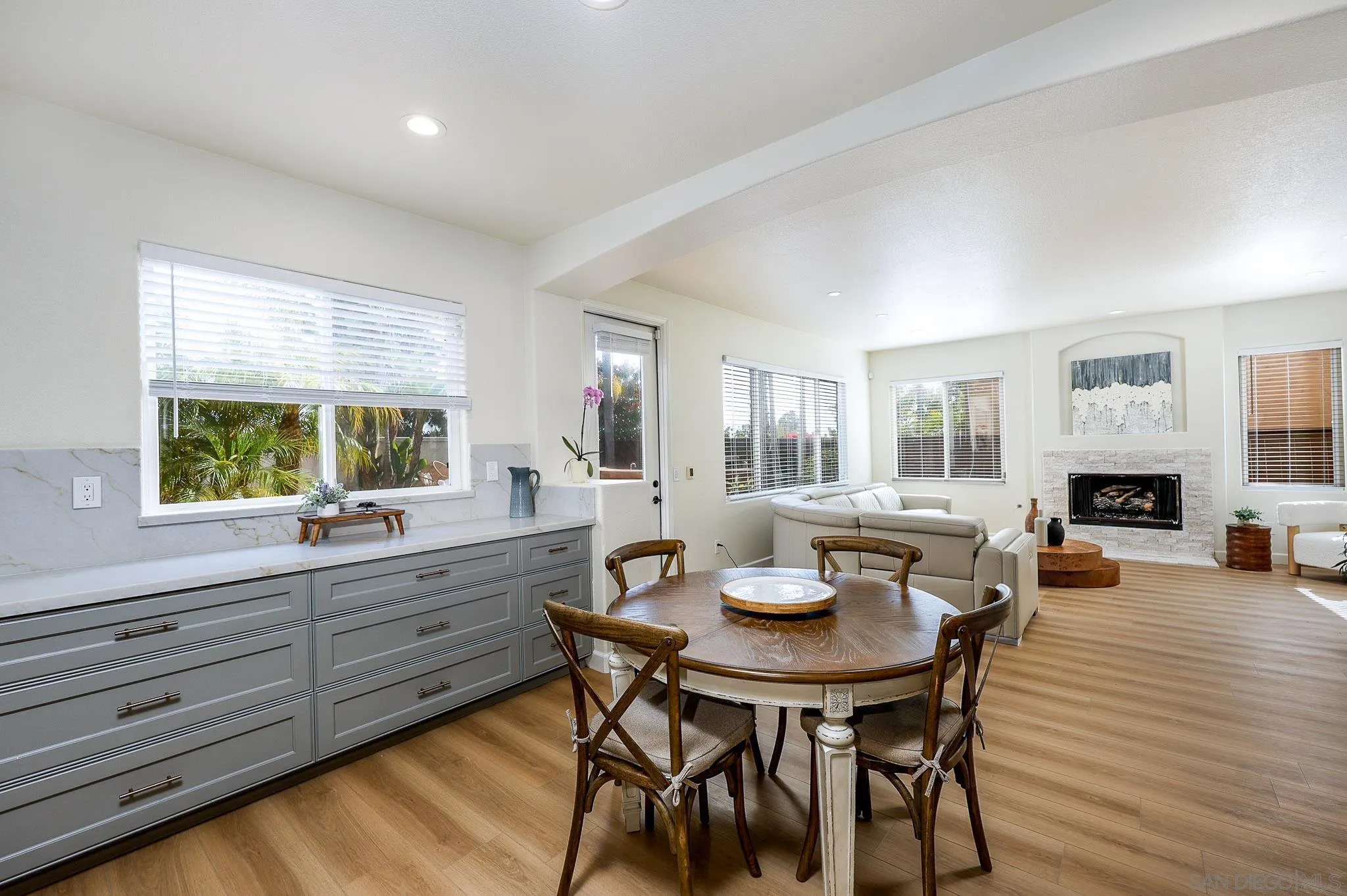 https://cdn.realtyfeed.com/cdn/127/260012304/ca639e8b871d35d8d061f53047f11887.webp