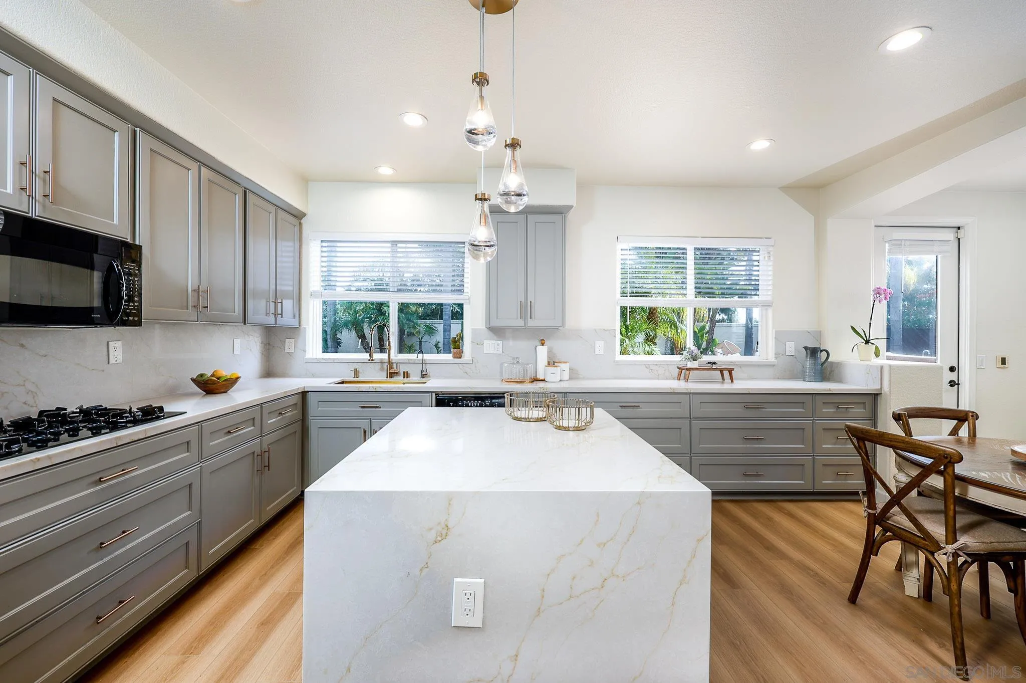 https://cdn.realtyfeed.com/cdn/127/260012304/d6ee476c92d478b4f5464c79f4de68d2.webp