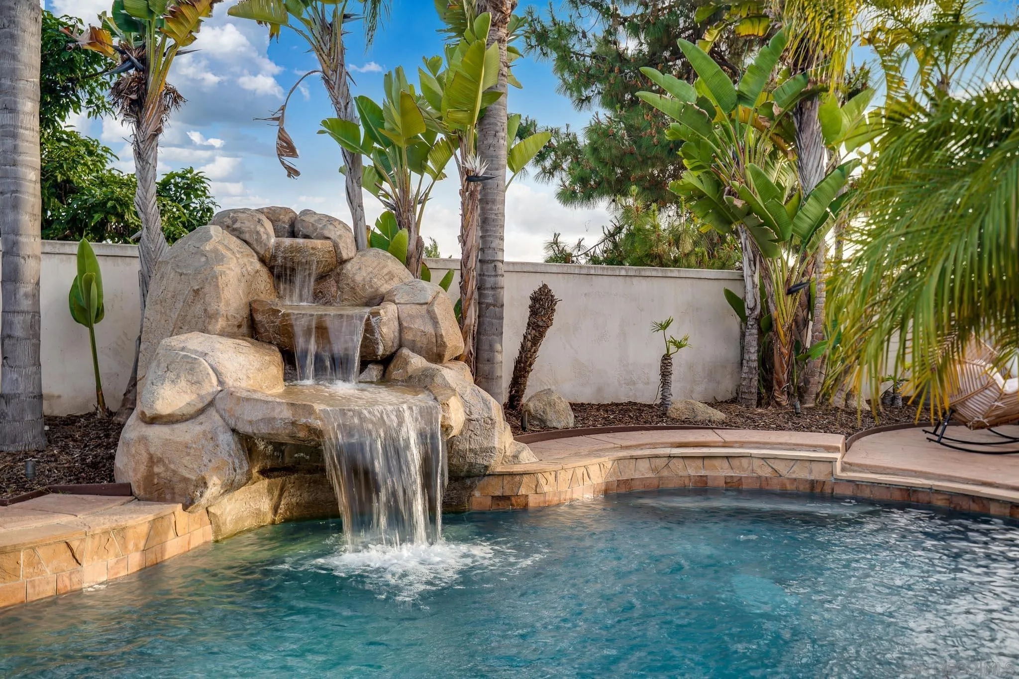 https://cdn.realtyfeed.com/cdn/127/260012304/df898cfd6ba396359cd893aa59b825d6.webp