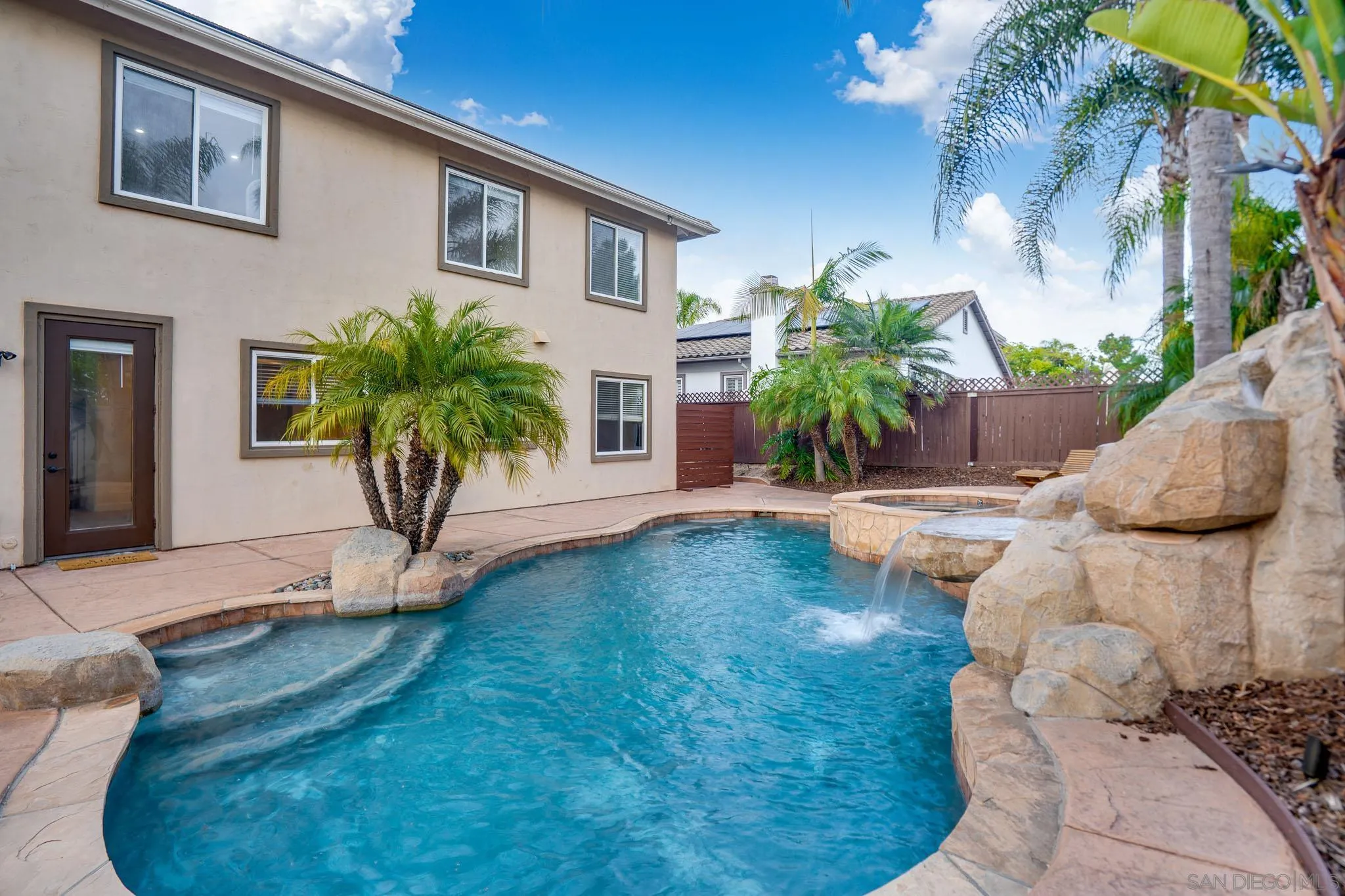https://cdn.realtyfeed.com/cdn/127/260012304/edab14ebf83074dda2760b65d2d2b7d3.webp