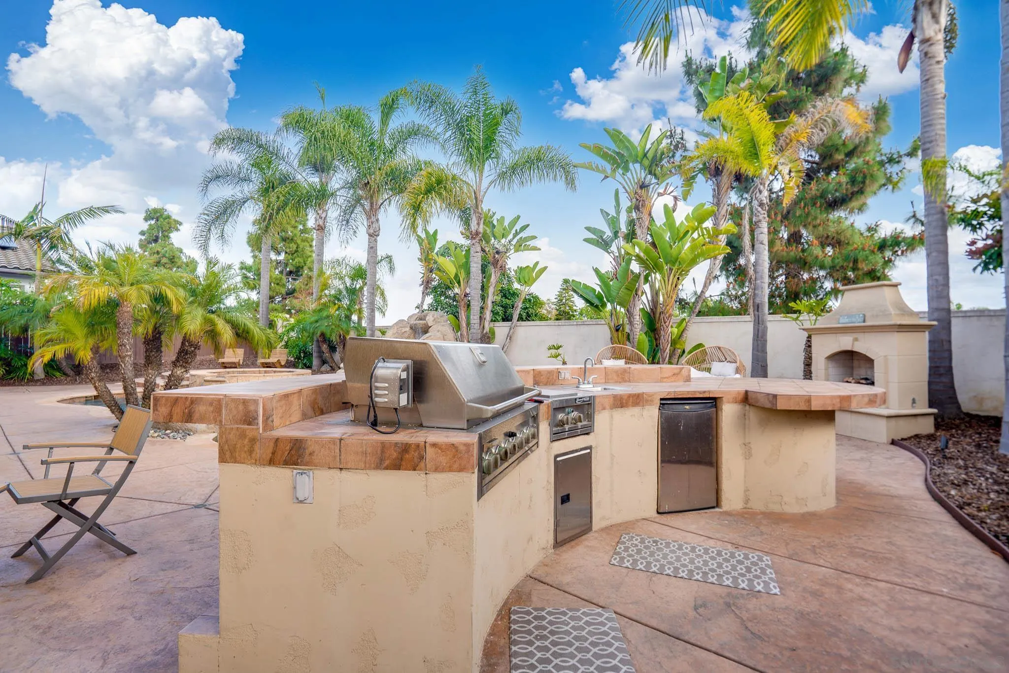 https://cdn.realtyfeed.com/cdn/127/260012304/f672db905064b46149d6d079a218f33d.webp