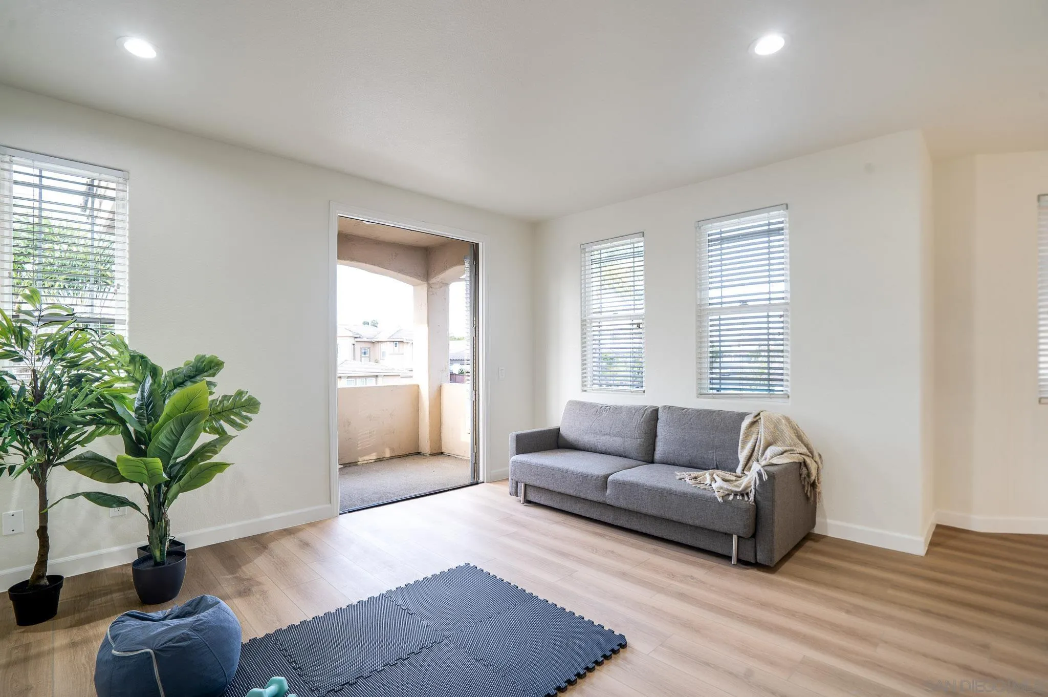 https://cdn.realtyfeed.com/cdn/127/260012304/f8e3f9700193fc45575e429edb297abe.webp