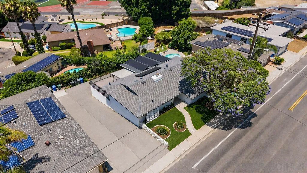 https://cdn.realtyfeed.com/cdn/127/260012305/606ddfc02ff80aeb7cbd9abe6a2efbe8.webp
