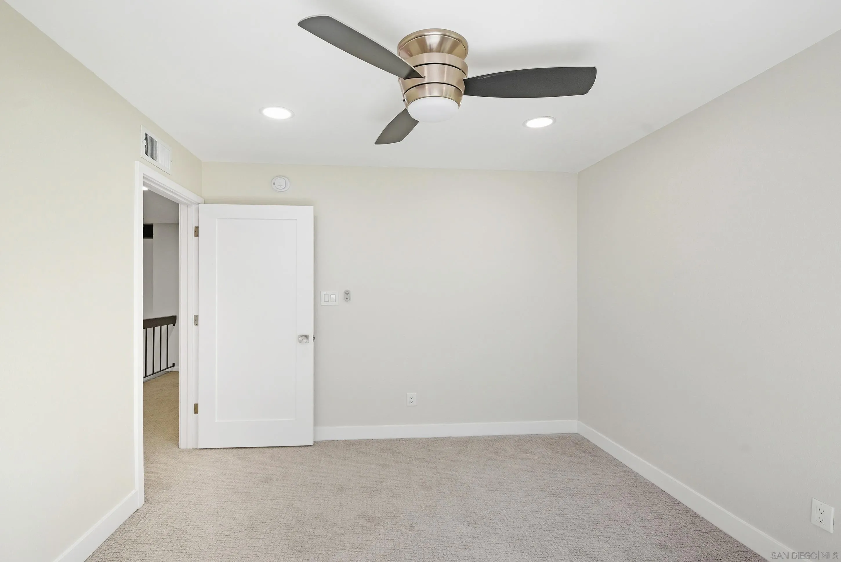 https://cdn.realtyfeed.com/cdn/127/260012306/0e38b86035f6ff69ce75819161547f50.webp