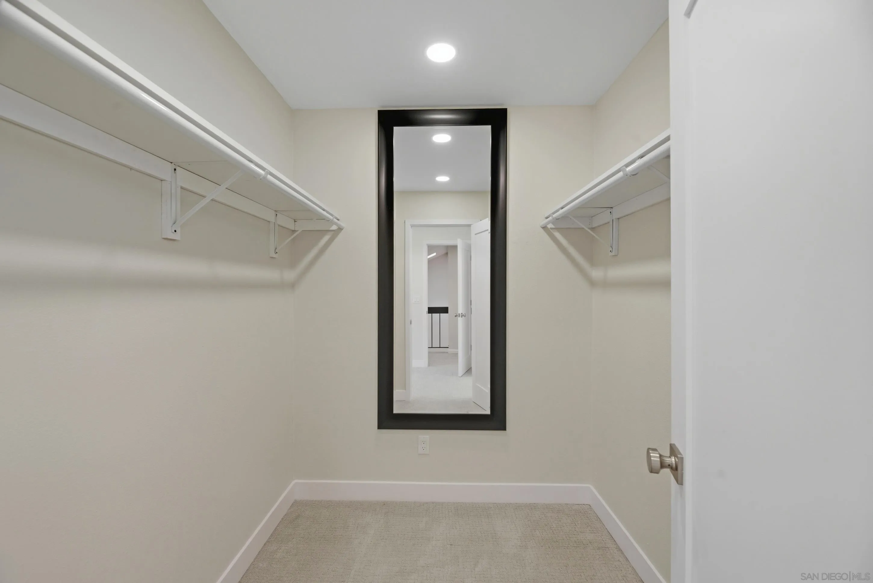 https://cdn.realtyfeed.com/cdn/127/260012306/65f63176c69ccb371aeb7e4a1be9ff0f.webp
