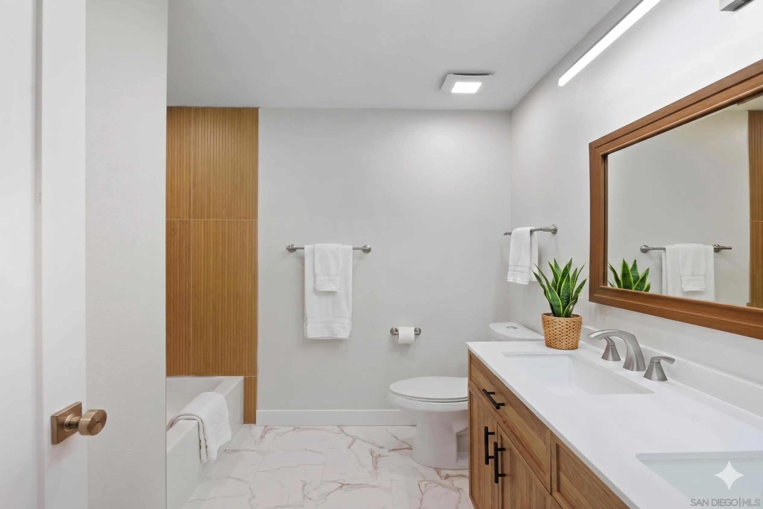 https://cdn.realtyfeed.com/cdn/127/260012306/82daa0aad3afdef4b8944f7a17f28158.webp