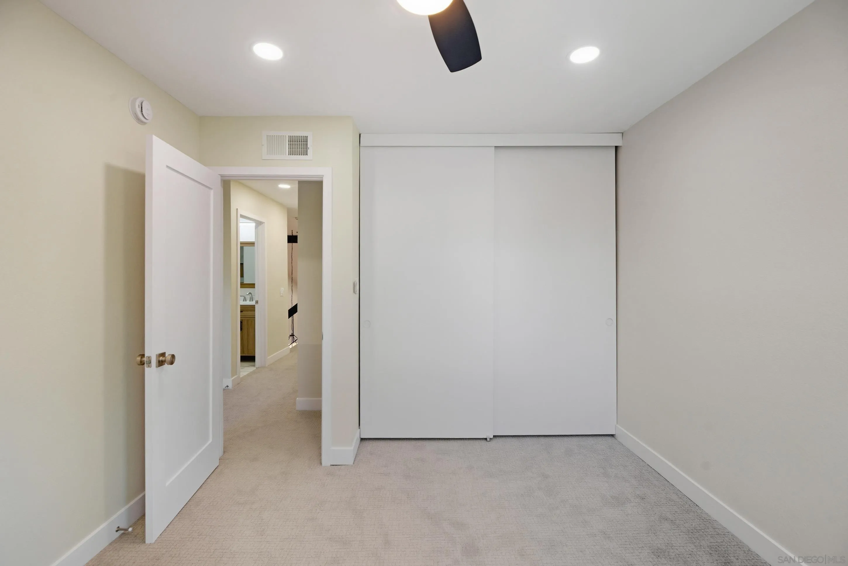 https://cdn.realtyfeed.com/cdn/127/260012306/ecd697285f16a52ad14adcc611b7ad8b.webp