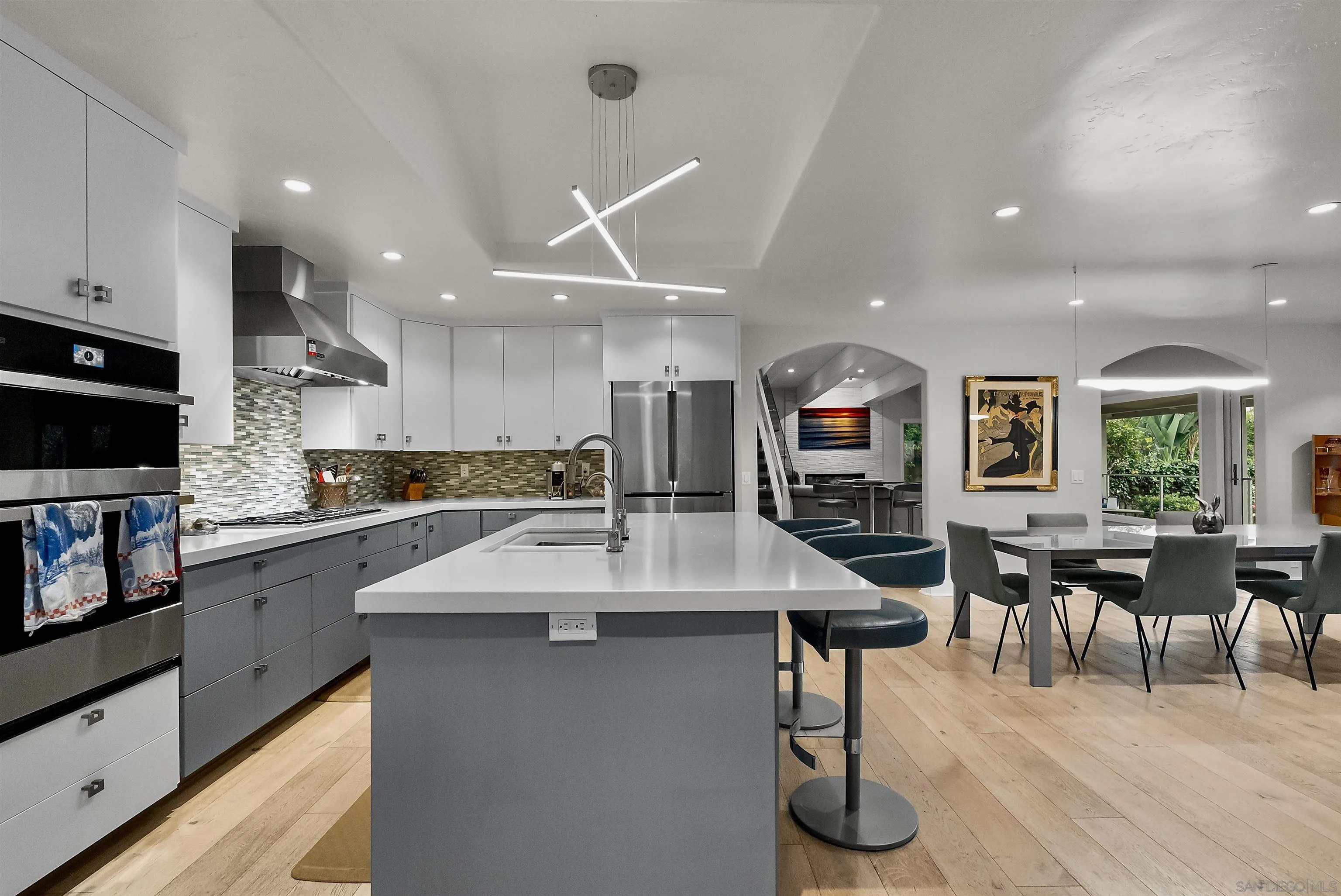 https://cdn.realtyfeed.com/cdn/127/260012308/4f8ba66cd966299d636b93c1b9c84896.webp