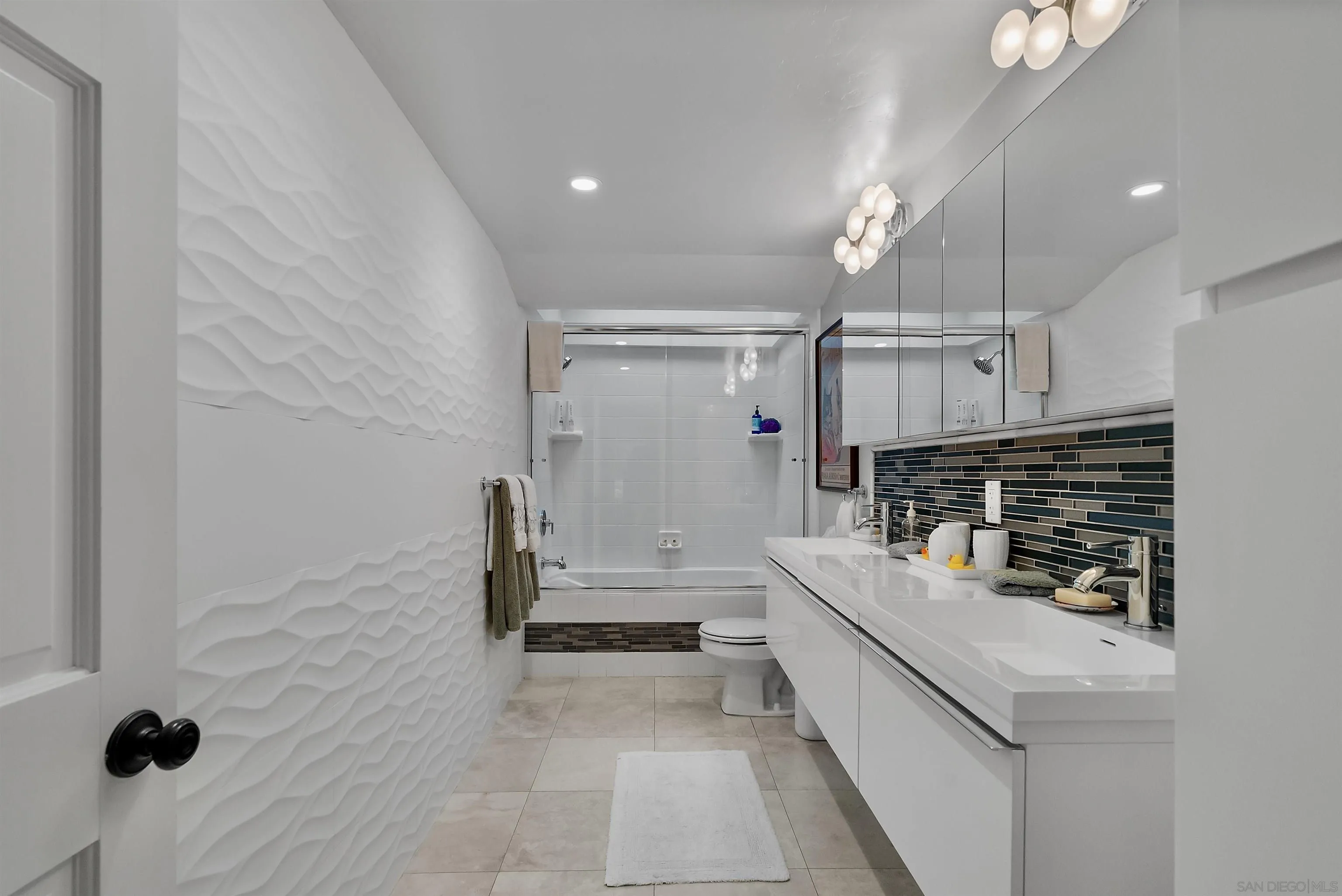 https://cdn.realtyfeed.com/cdn/127/260012308/cf6d3522fb2548f83ac94de1f78d6416.webp