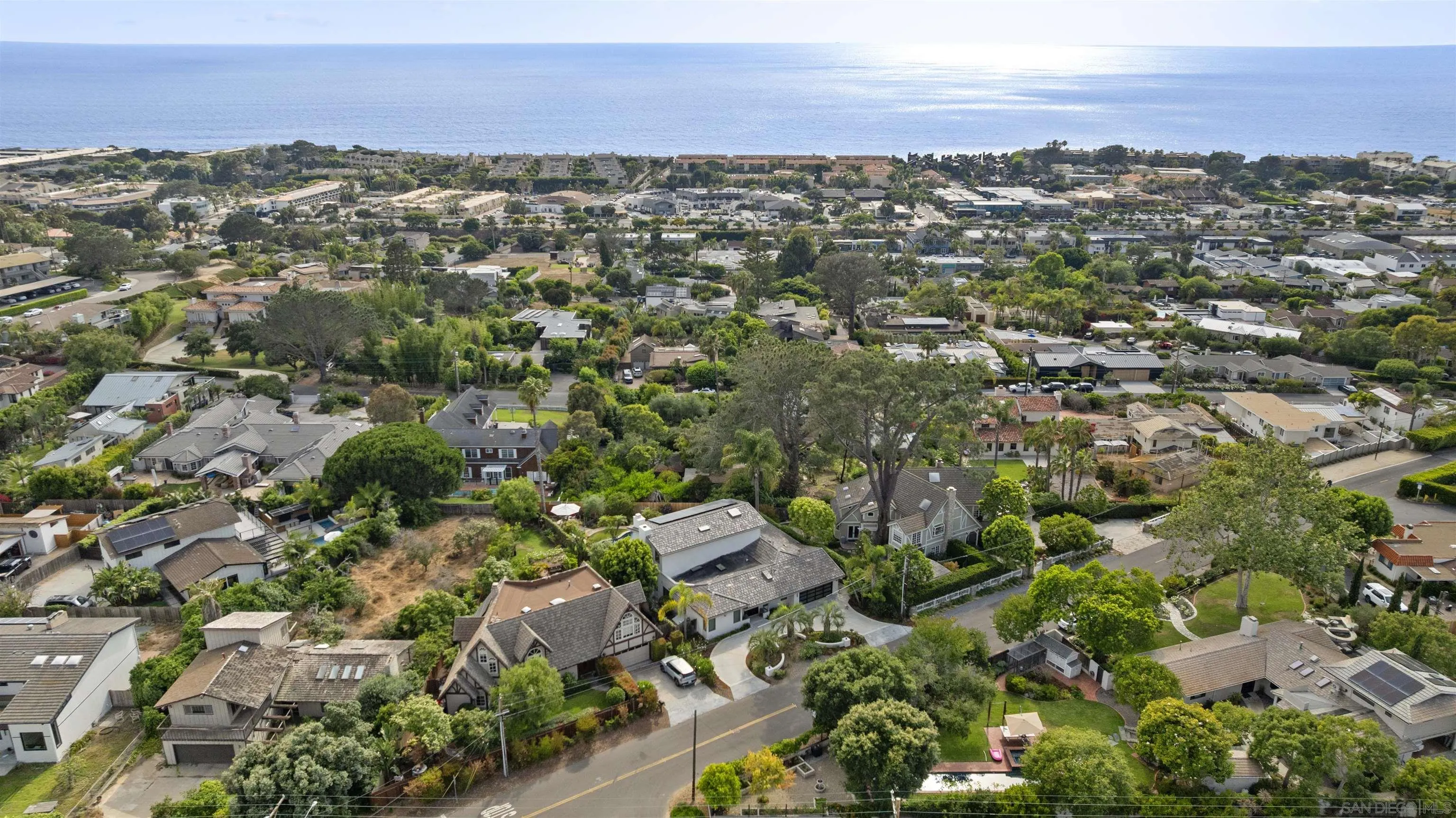 https://cdn.realtyfeed.com/cdn/127/260012308/eeb893b46a63bf9627069d231ee7b6f0.webp