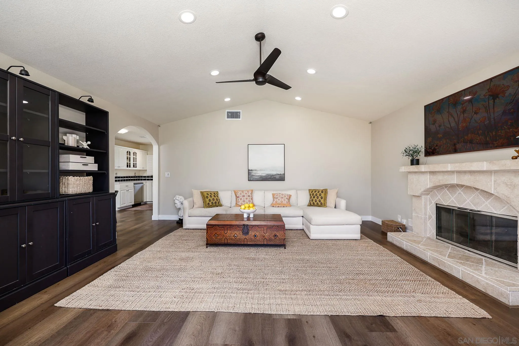 https://cdn.realtyfeed.com/cdn/127/260012309/08011e7077b0bd90c6136dd0e9514f3f.webp