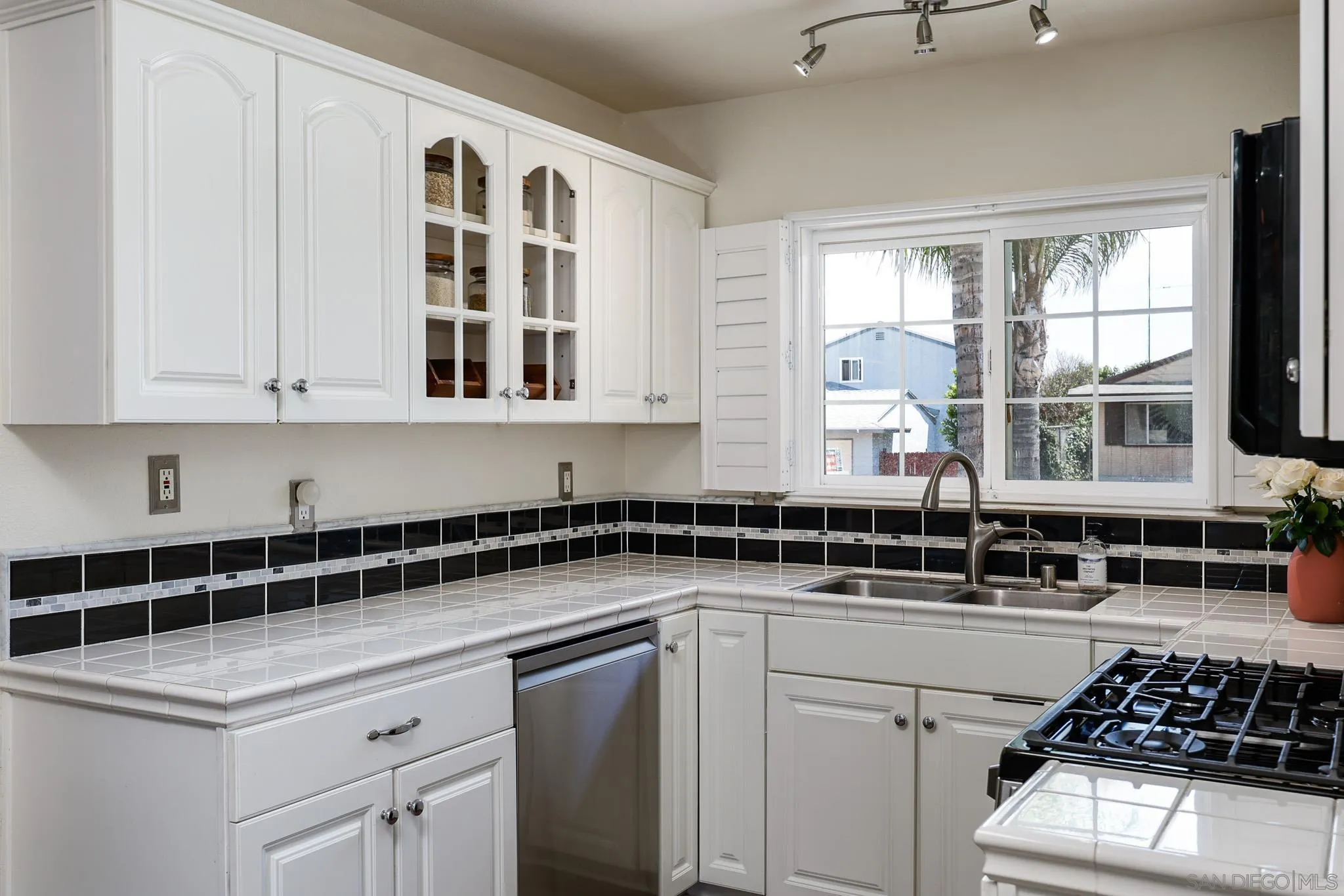 https://cdn.realtyfeed.com/cdn/127/260012309/0ac7863d3d61fccb06f0e3b1d21d290e.webp
