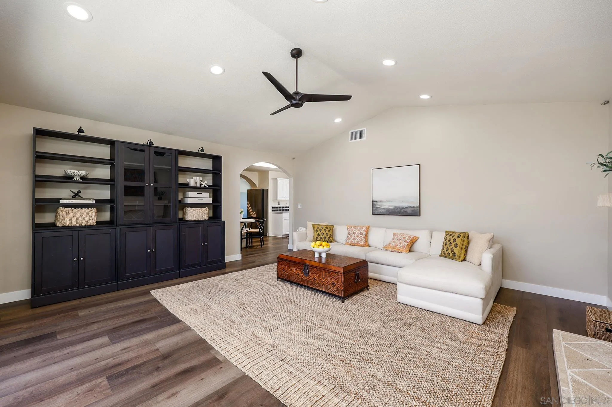 https://cdn.realtyfeed.com/cdn/127/260012309/74a0fdecaae5ea61fe86895f54dfb07b.webp