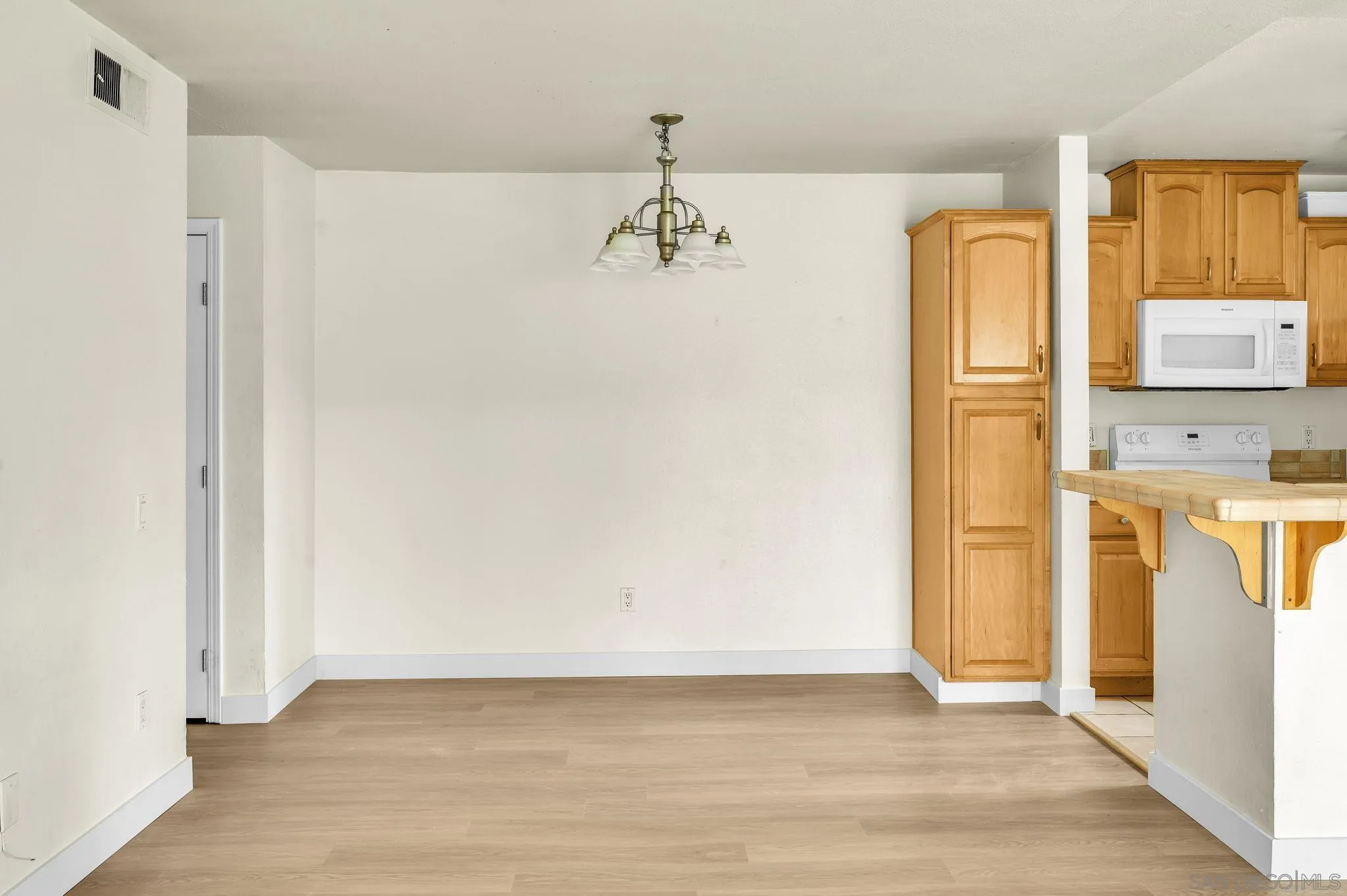 Photo #6: 260012313 Listing: Photo #6