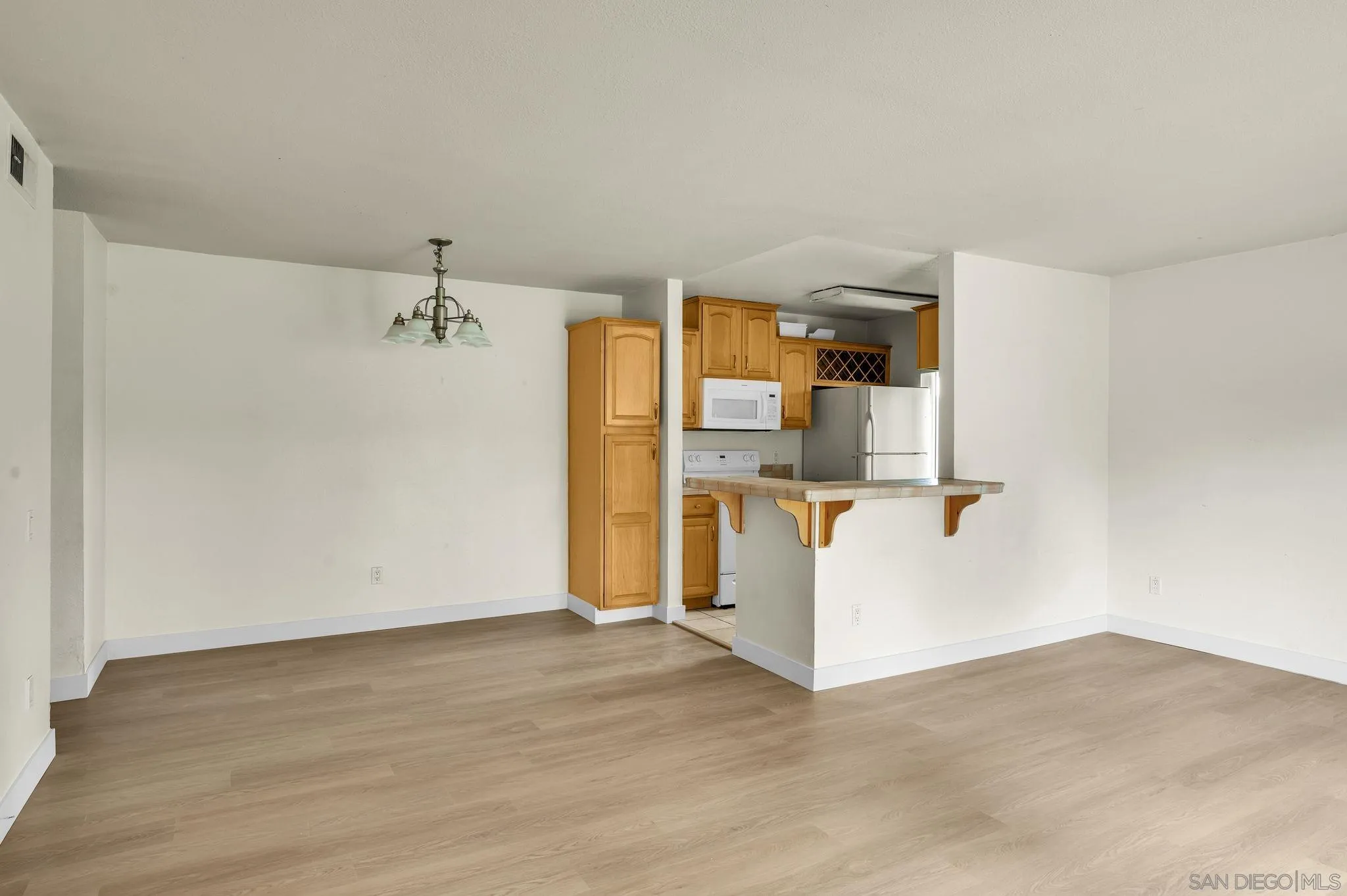 Photo #5: 260012313 Listing: Photo #5