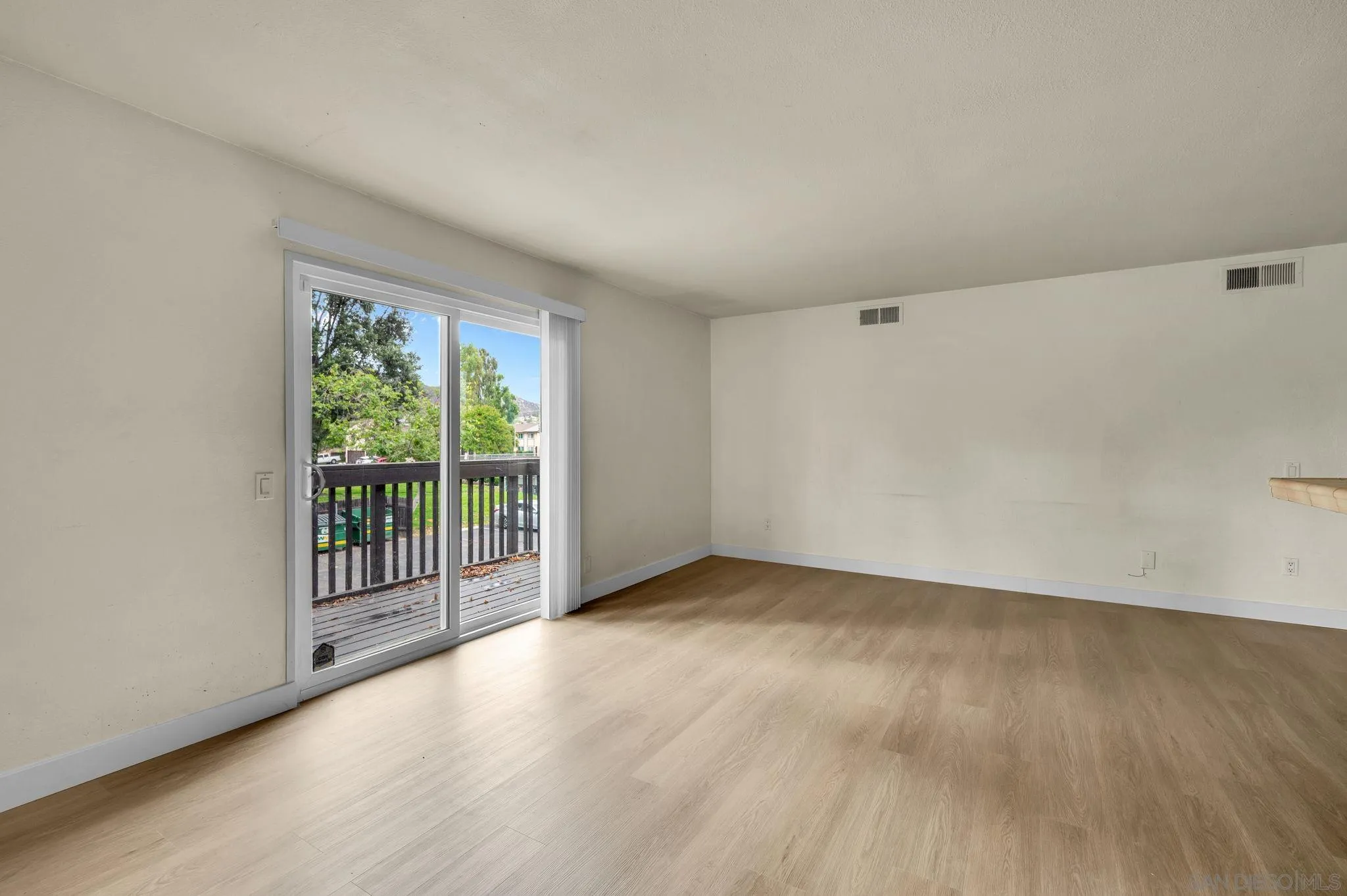 Photo #2: 260012313 Listing: Photo #2